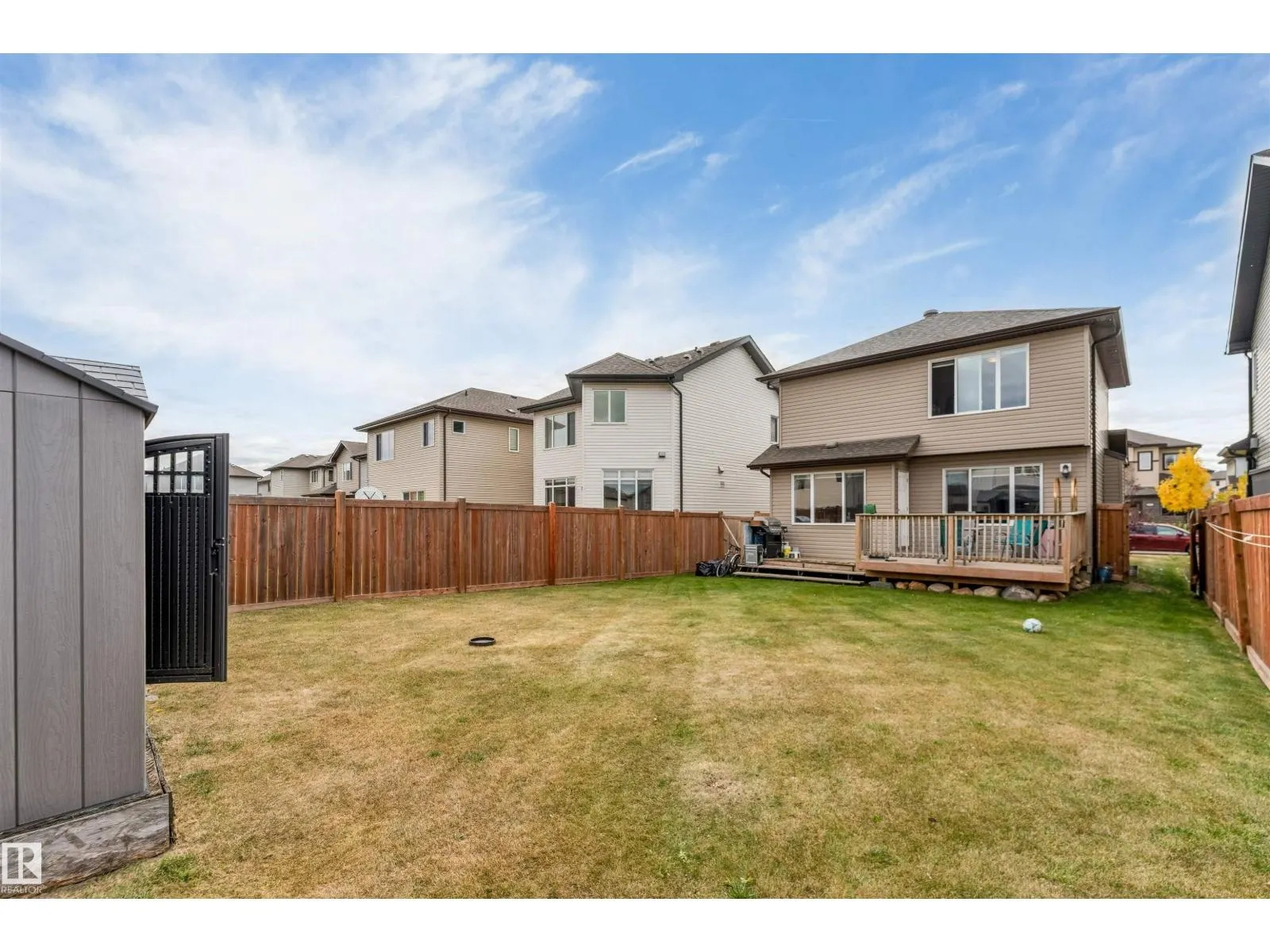 3304 13 AV NW