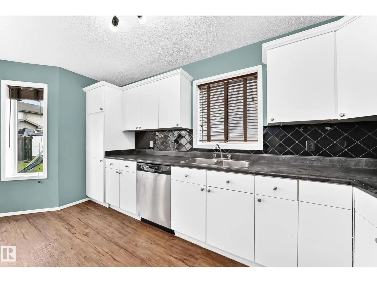 8 SPRUCE VILLAGE WY