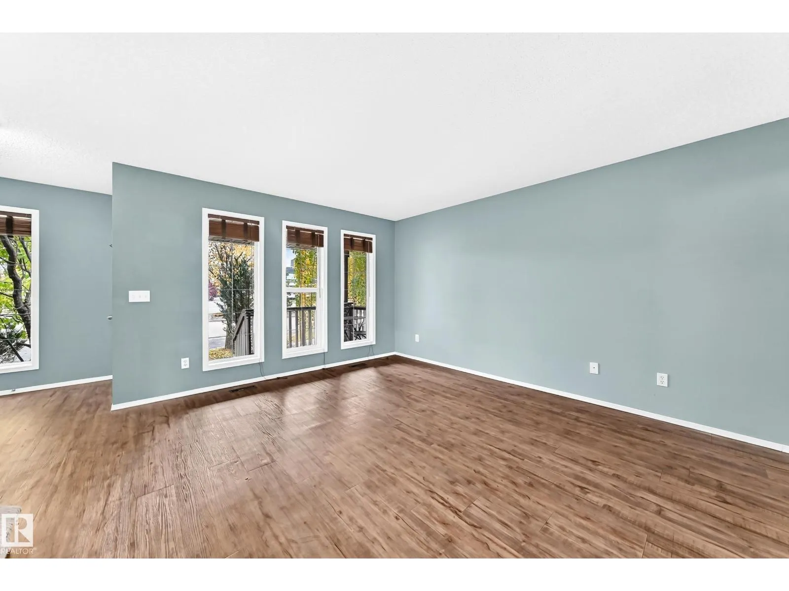 8 SPRUCE VILLAGE WY
