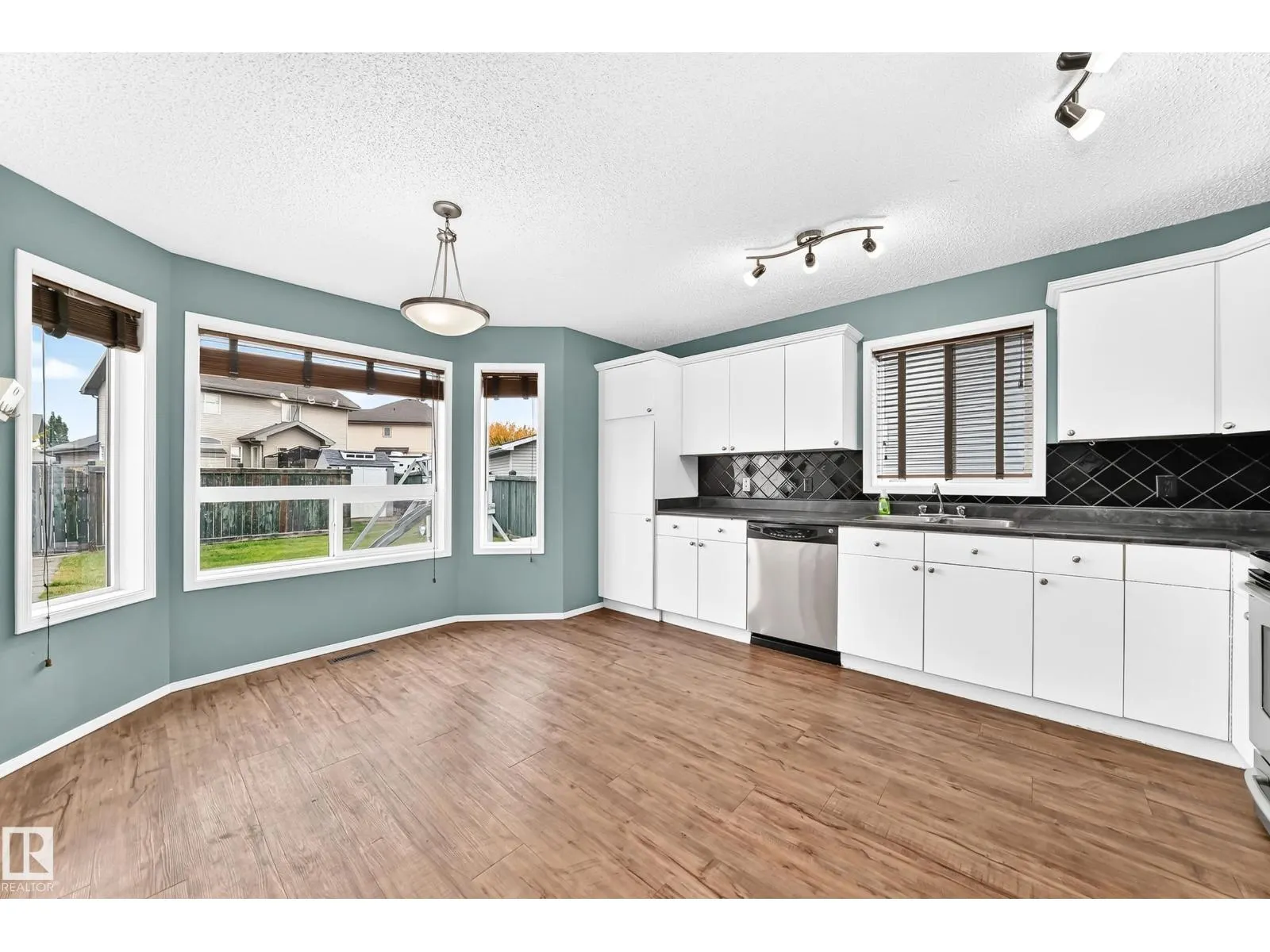 8 SPRUCE VILLAGE WY