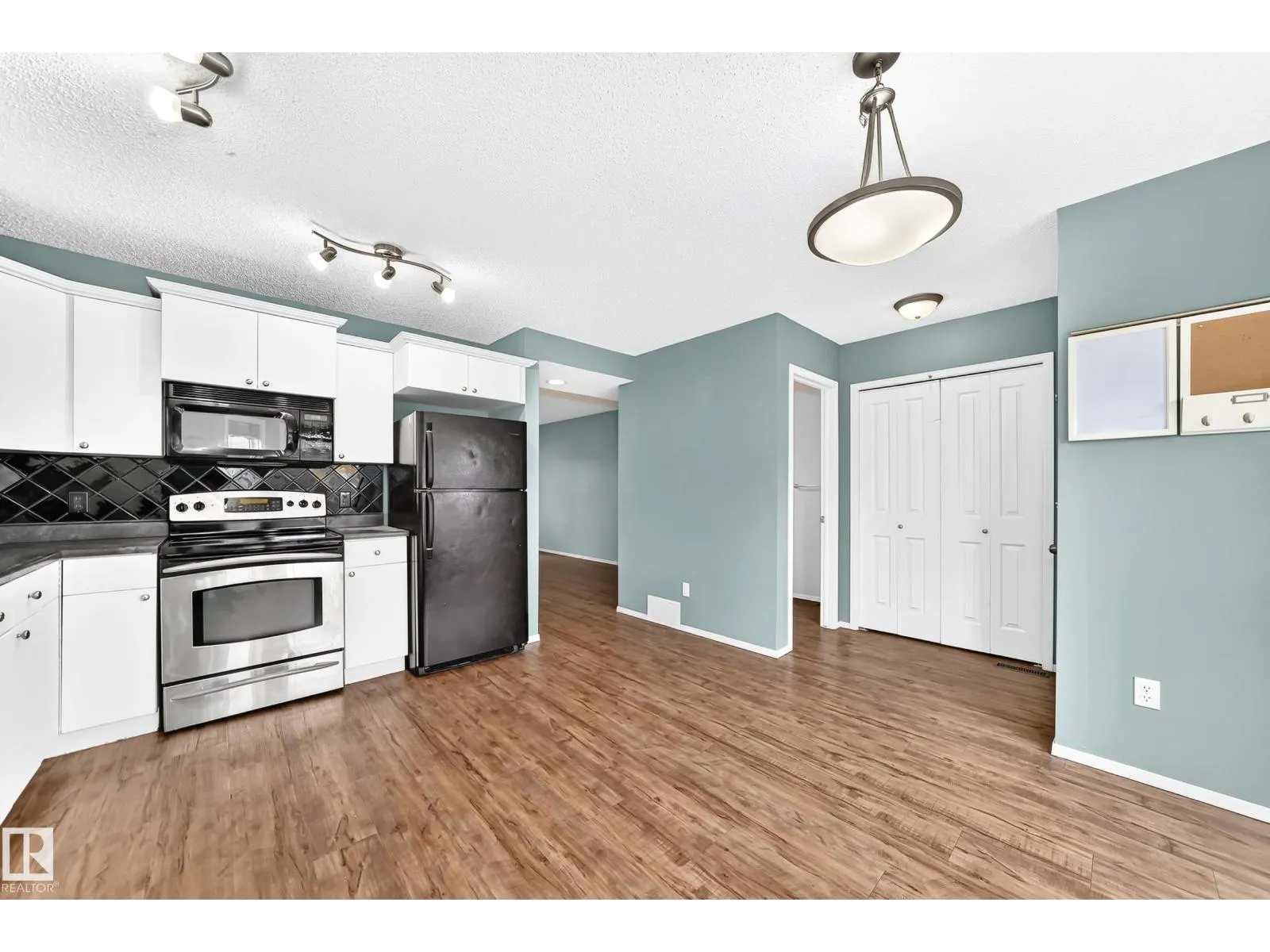 8 SPRUCE VILLAGE WY