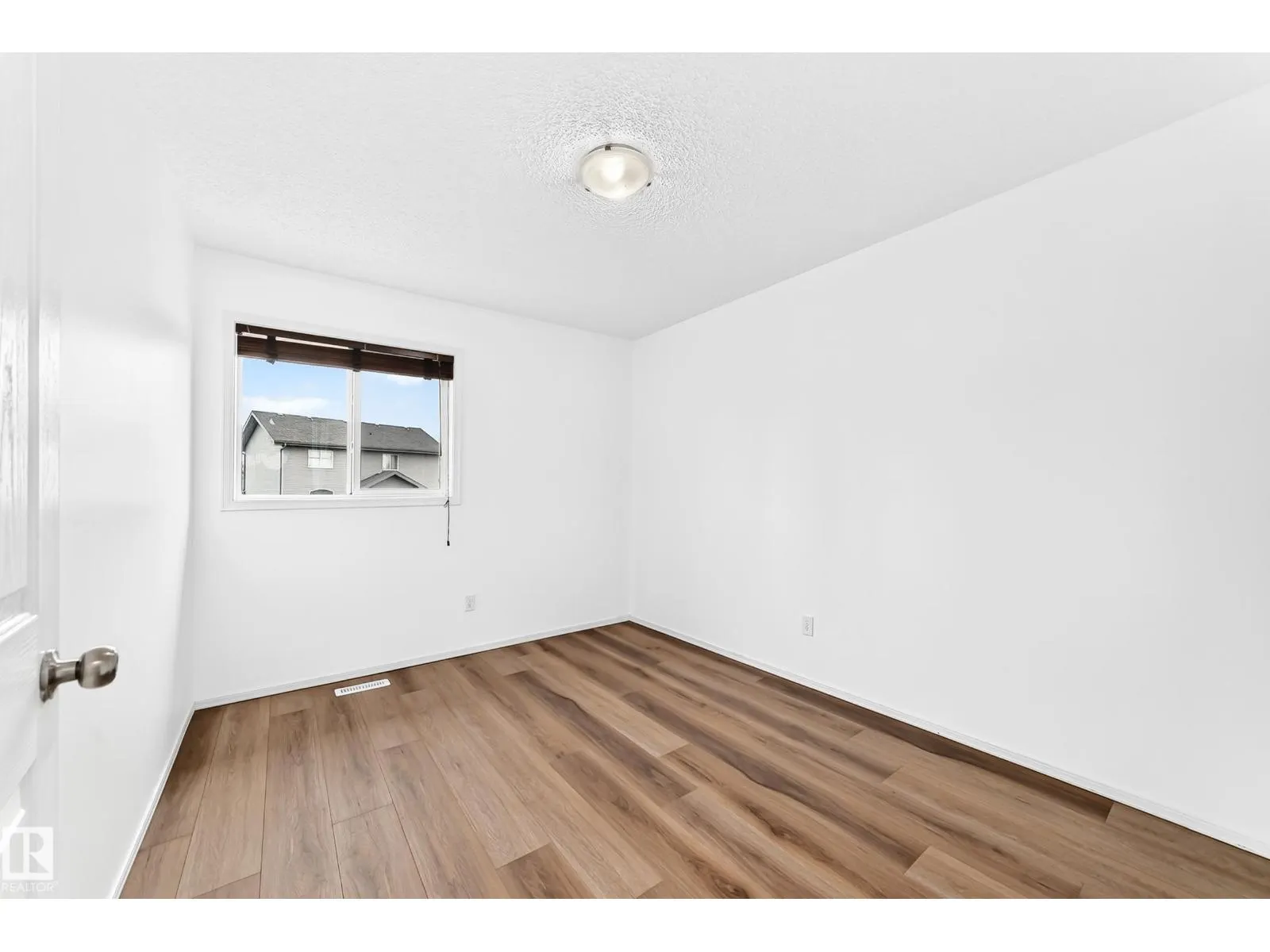8 SPRUCE VILLAGE WY