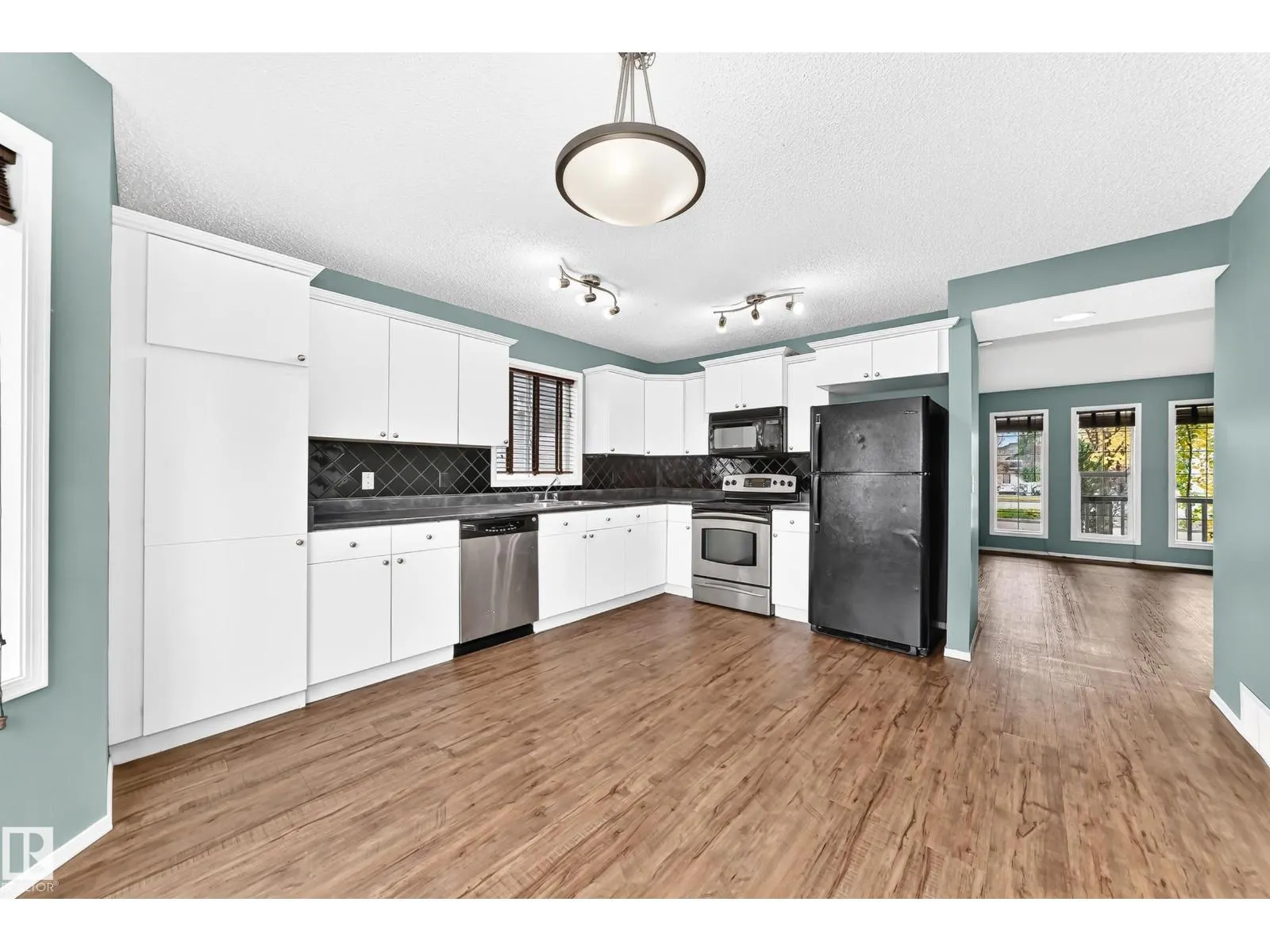 8 SPRUCE VILLAGE WY