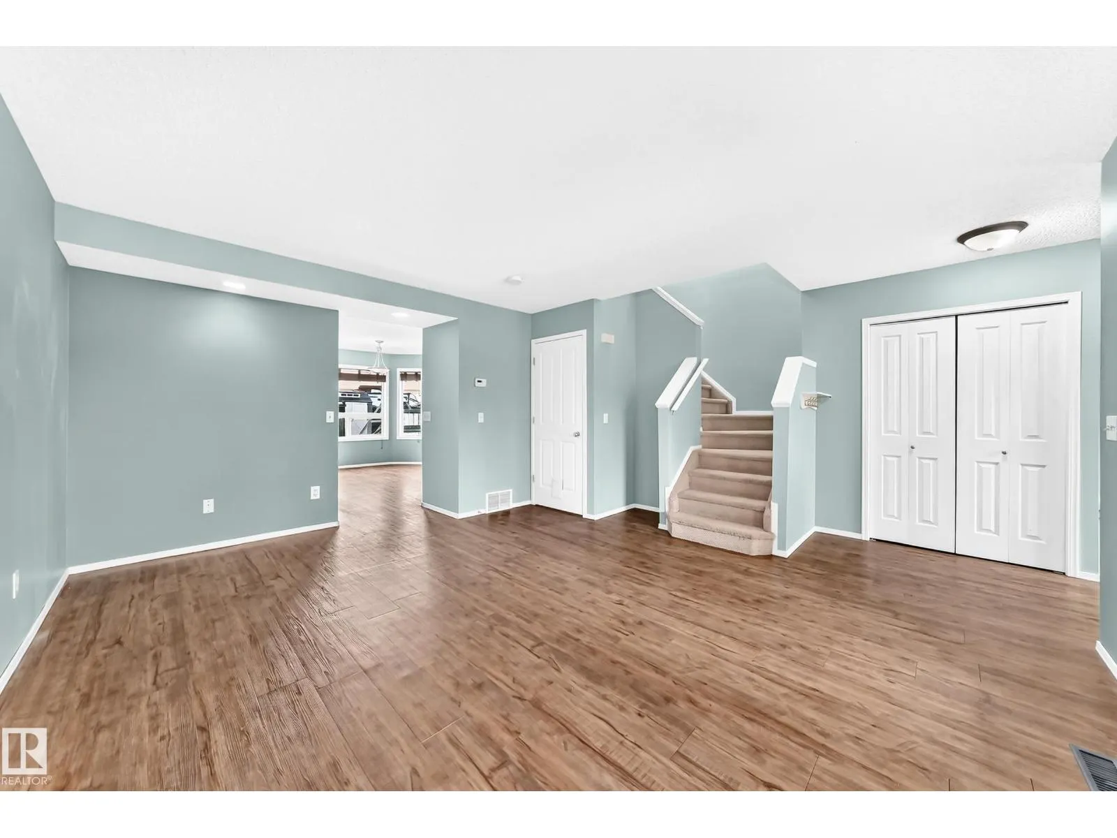 8 SPRUCE VILLAGE WY