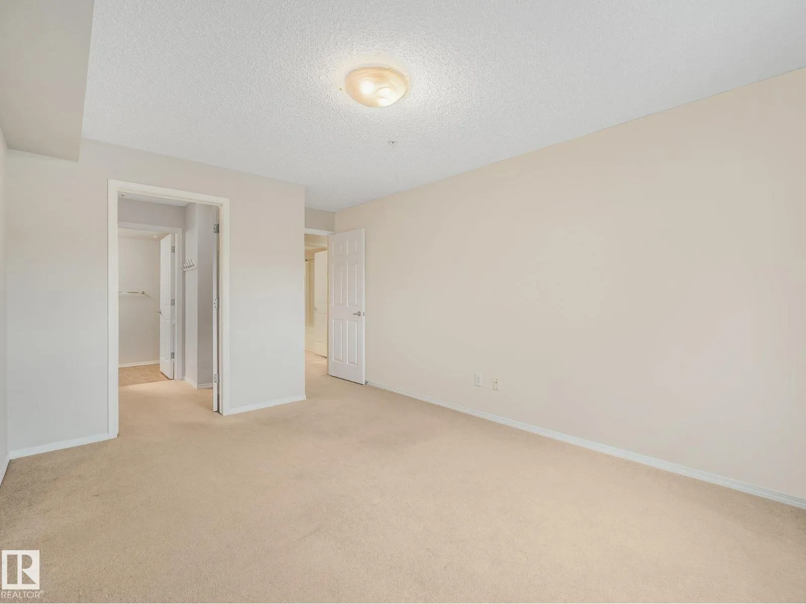 #202 10403 98 AV NW