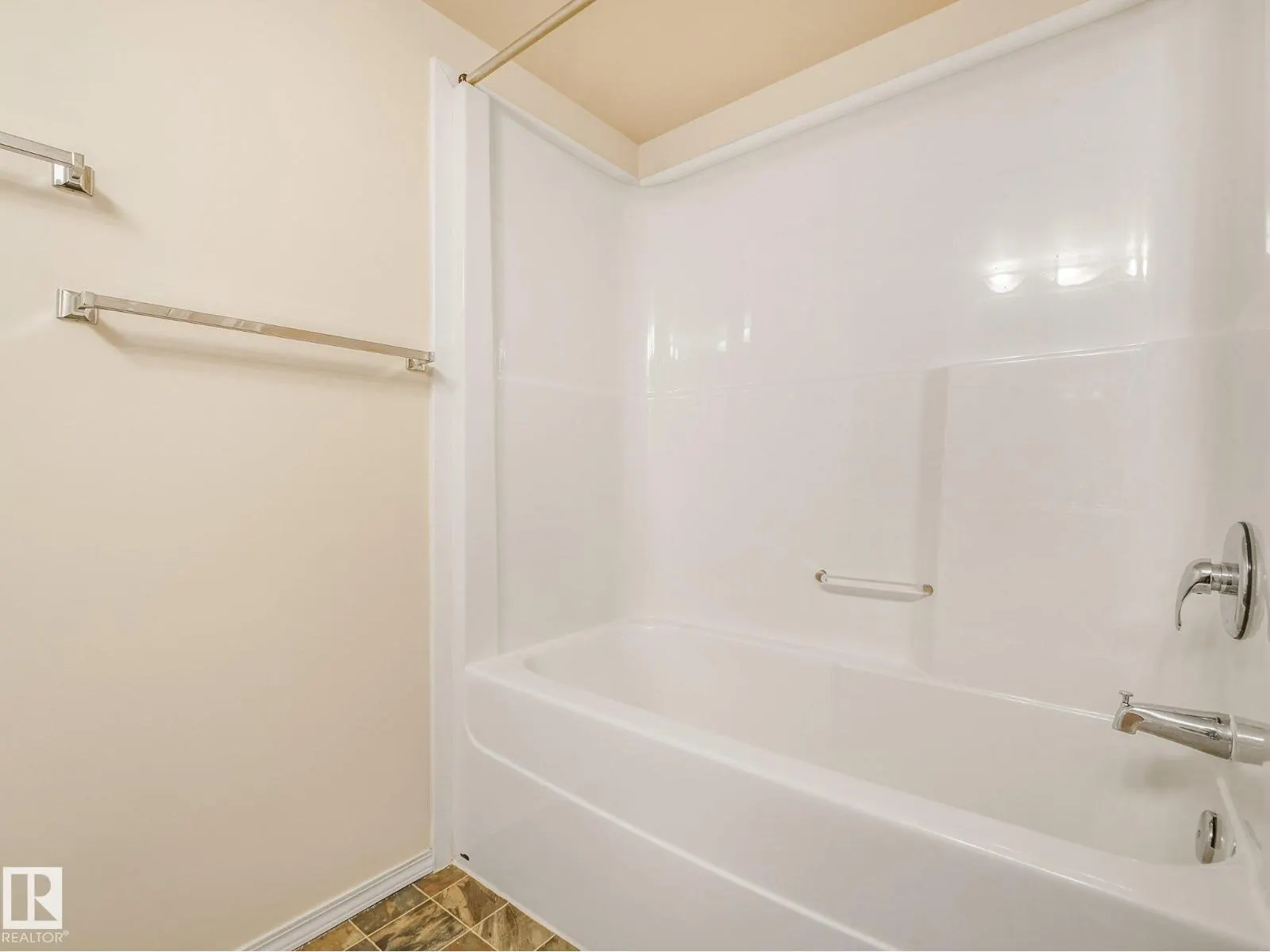 #202 10403 98 AV NW