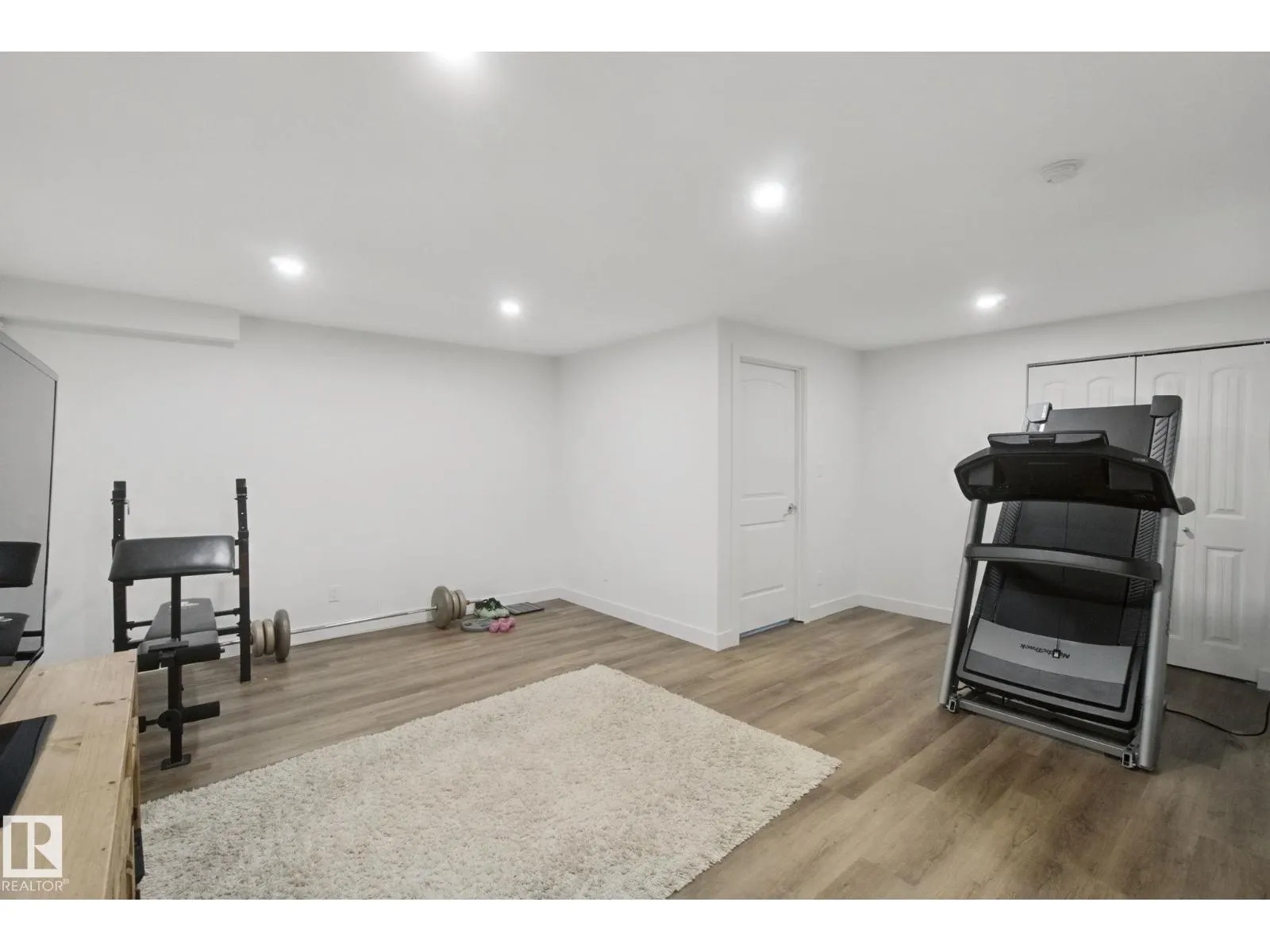 4113 158 AV NW