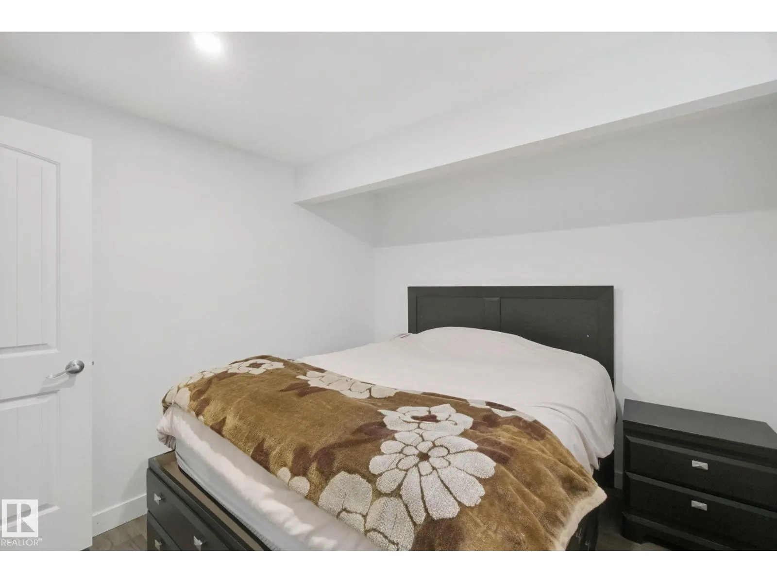 4113 158 AV NW