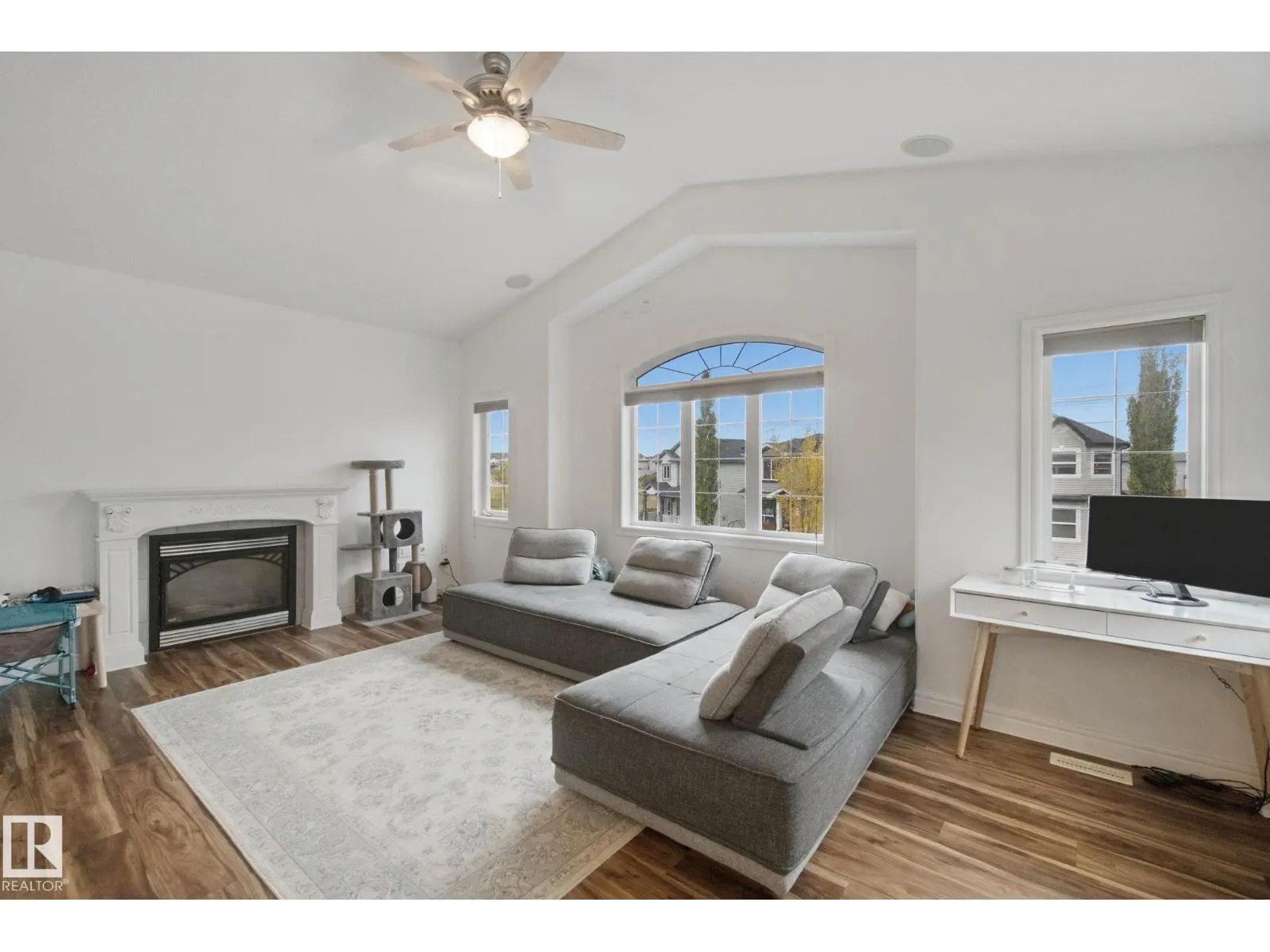 4113 158 AV NW