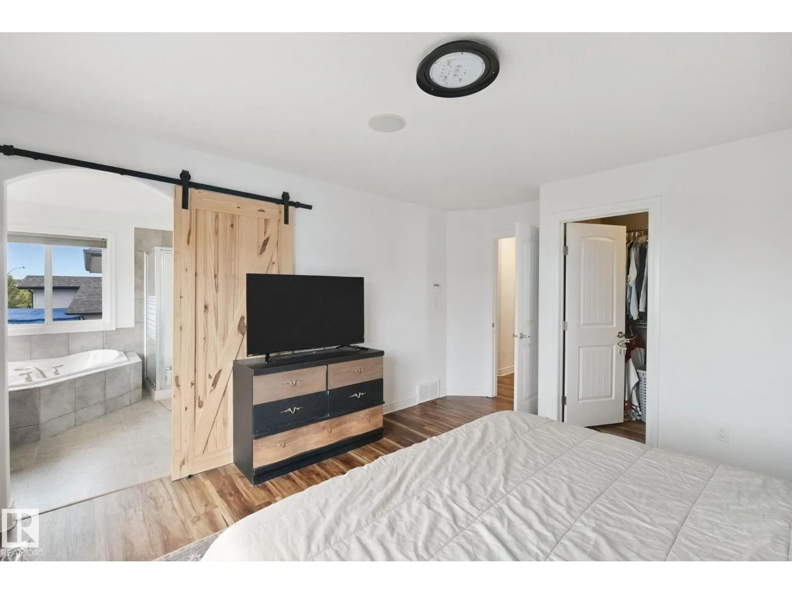 4113 158 AV NW