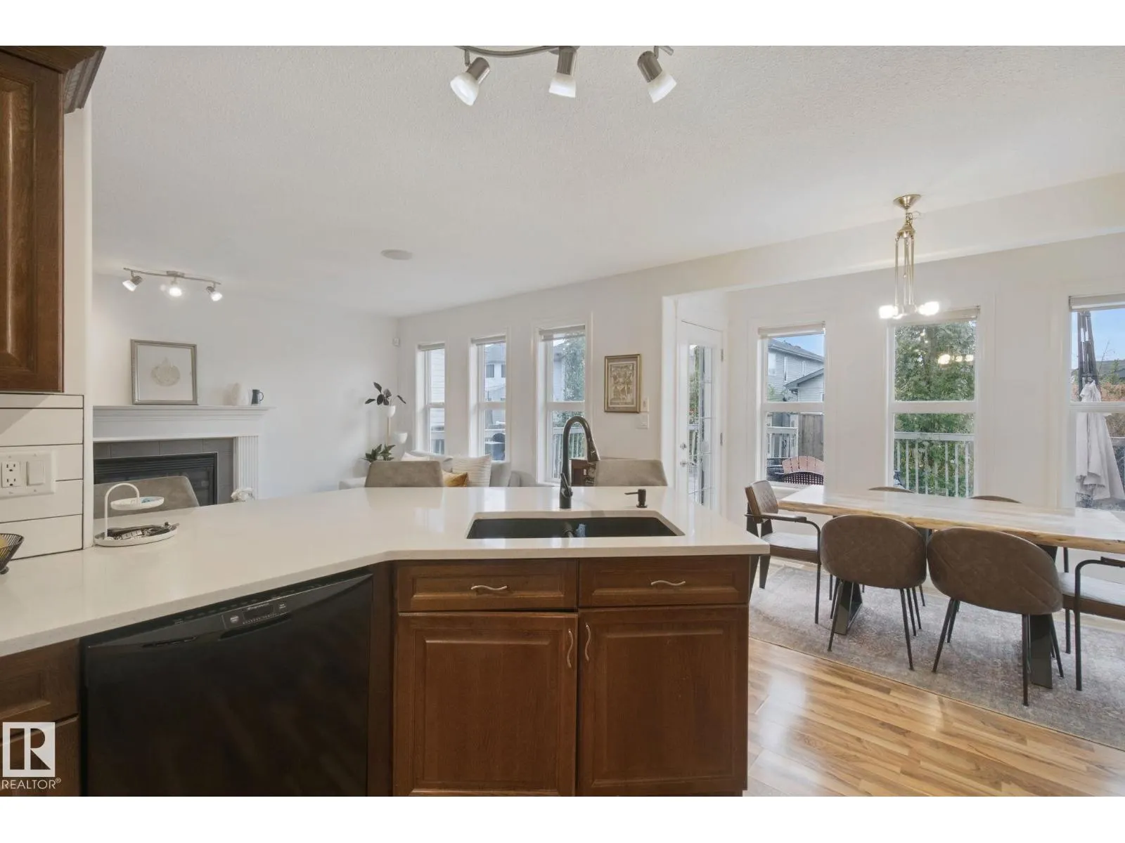 4113 158 AV NW