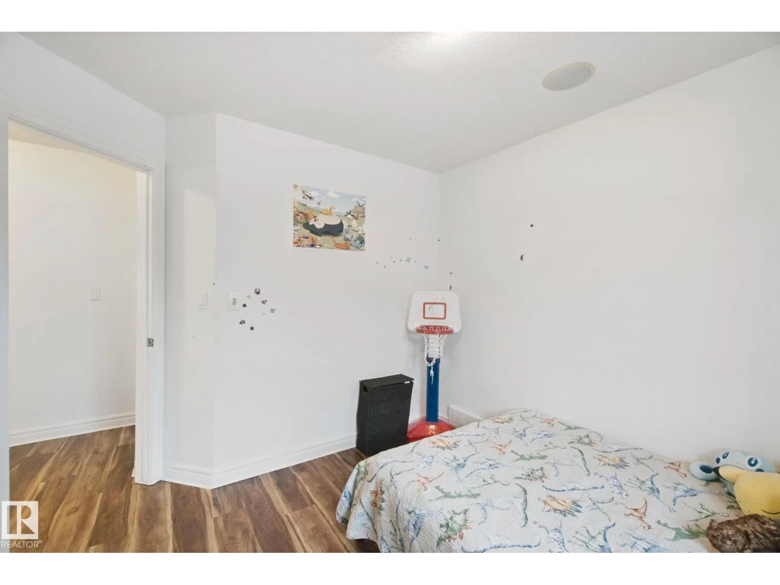 4113 158 AV NW