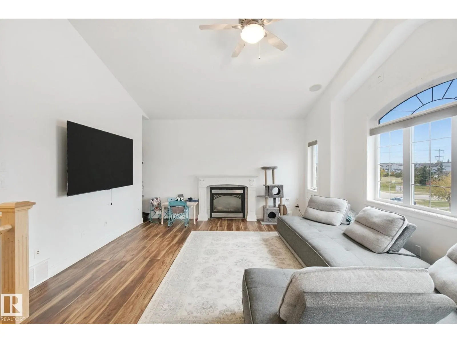 4113 158 AV NW
