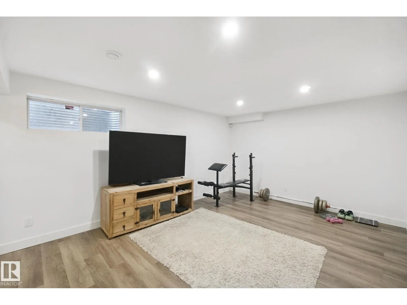 4113 158 AV NW