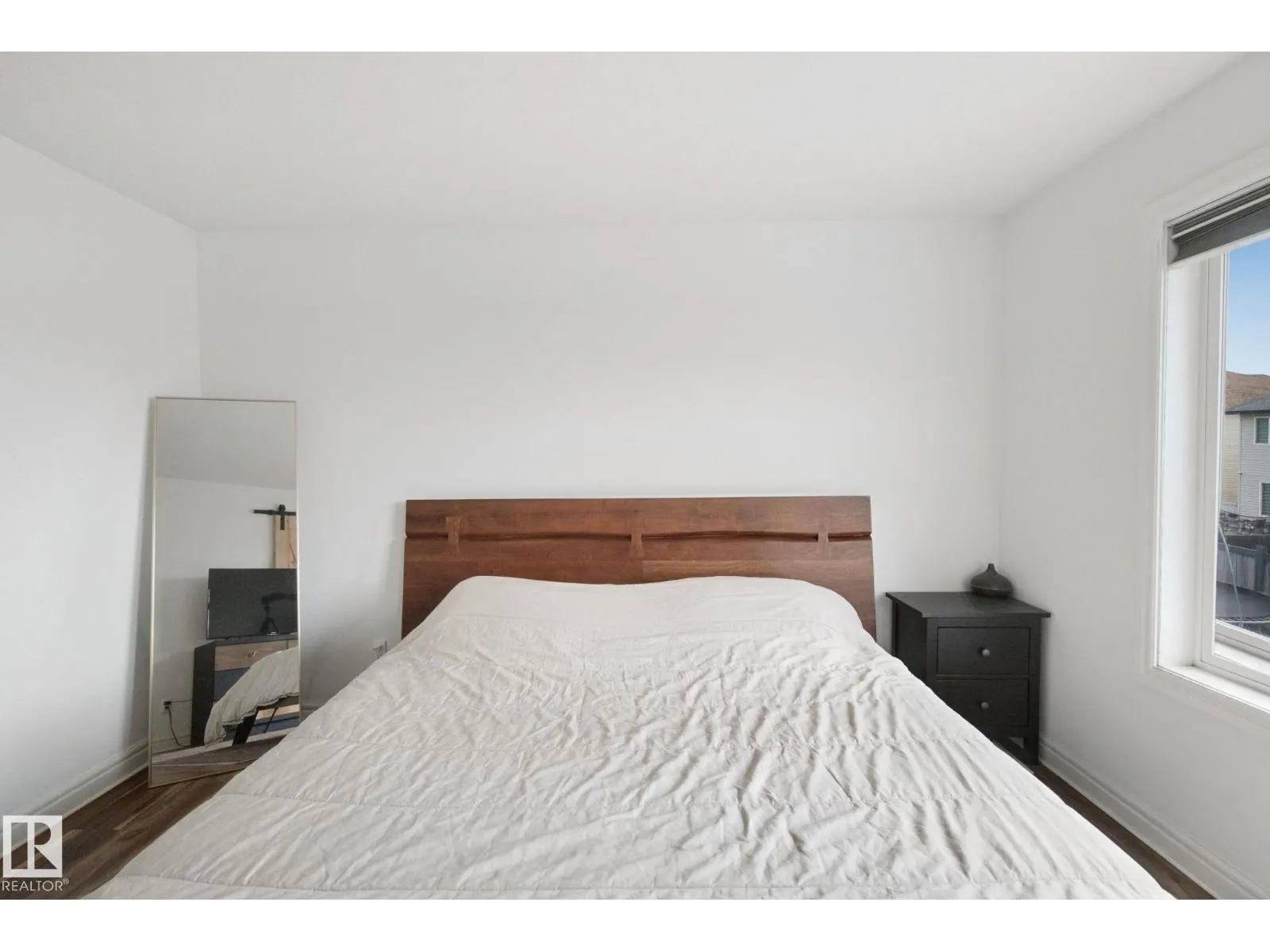 4113 158 AV NW