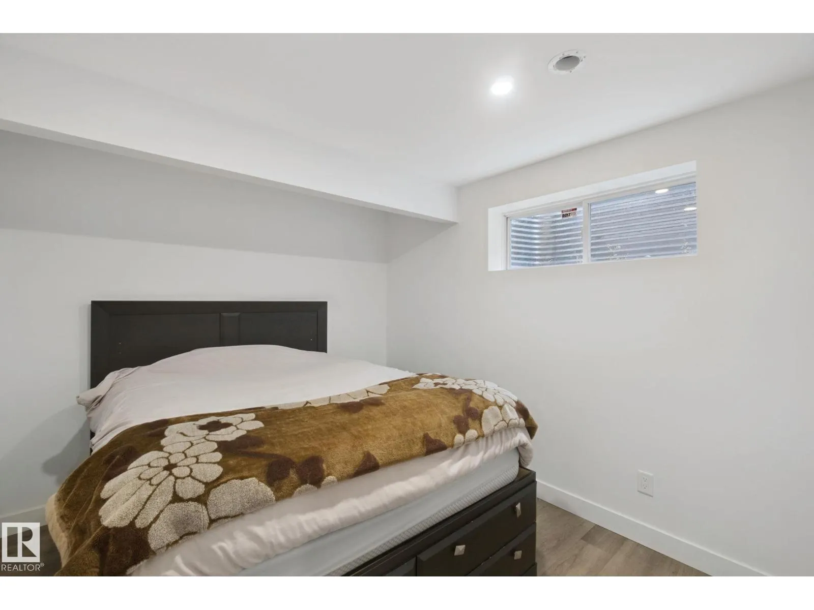 4113 158 AV NW