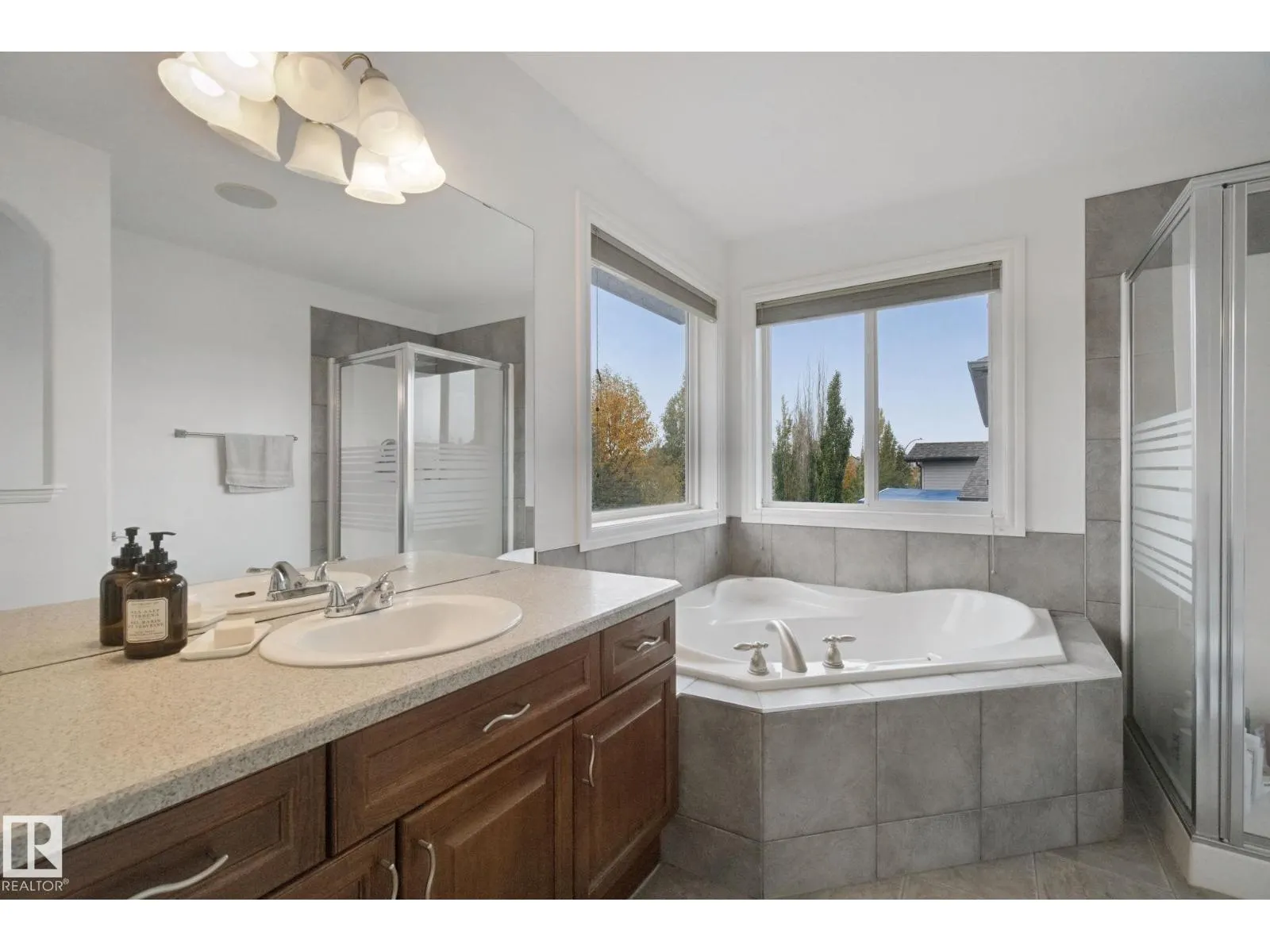 4113 158 AV NW