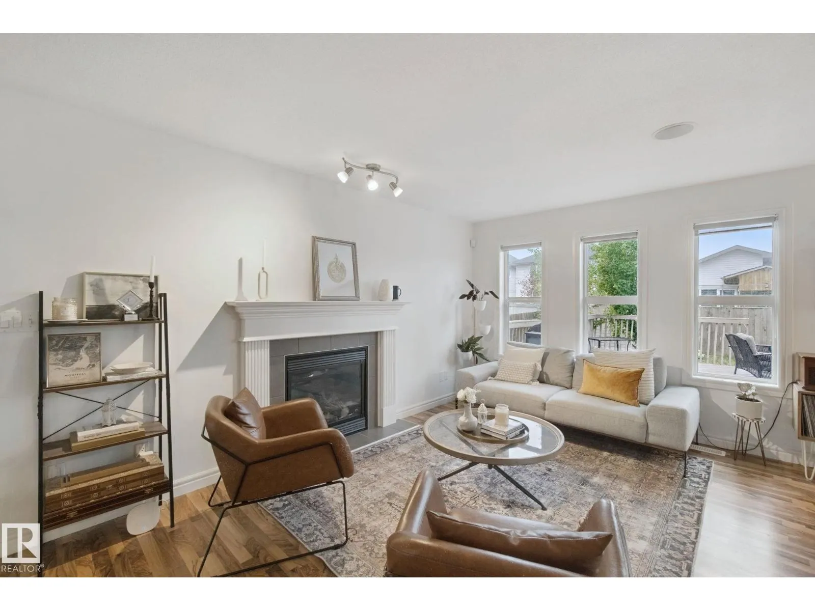 4113 158 AV NW