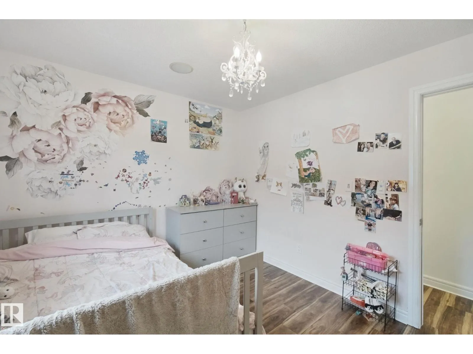 4113 158 AV NW
