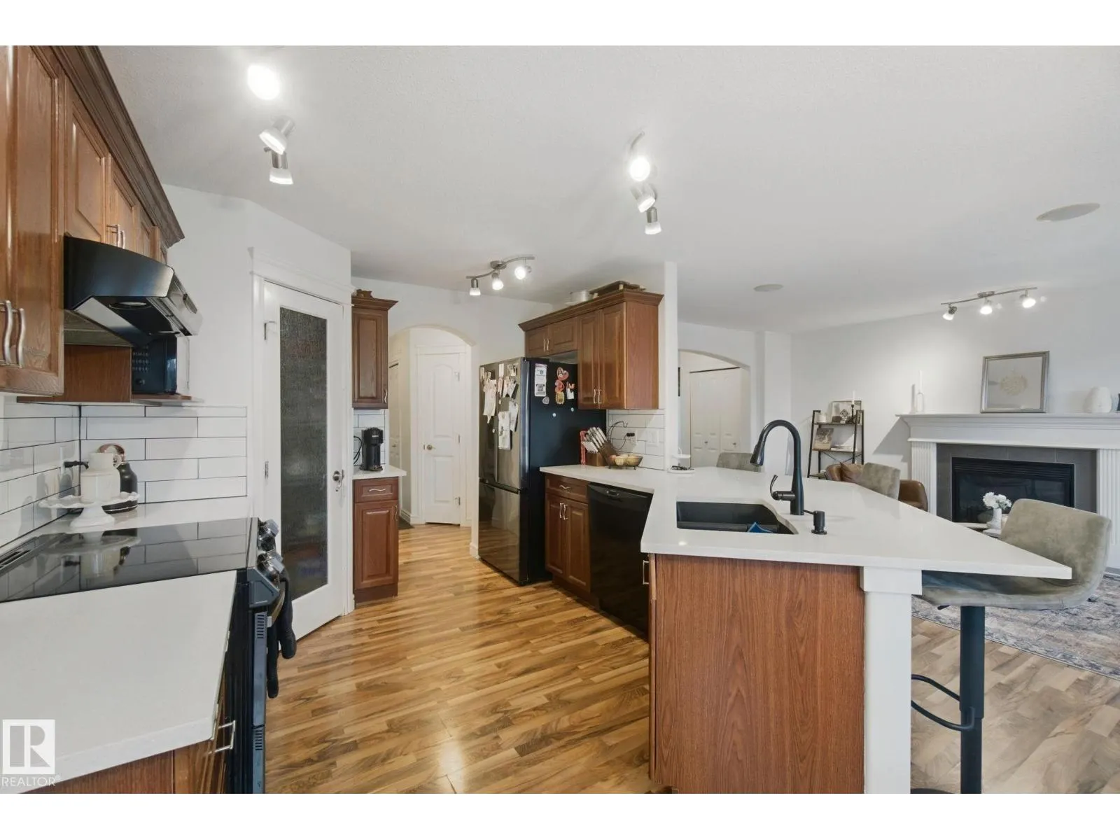 4113 158 AV NW