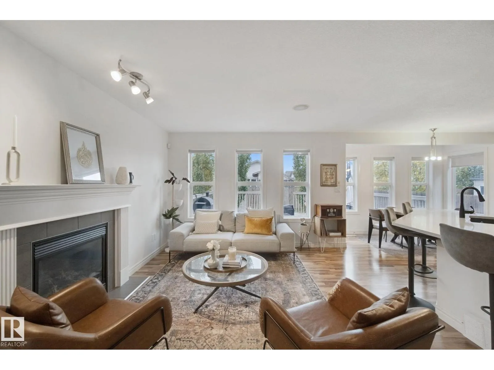 4113 158 AV NW