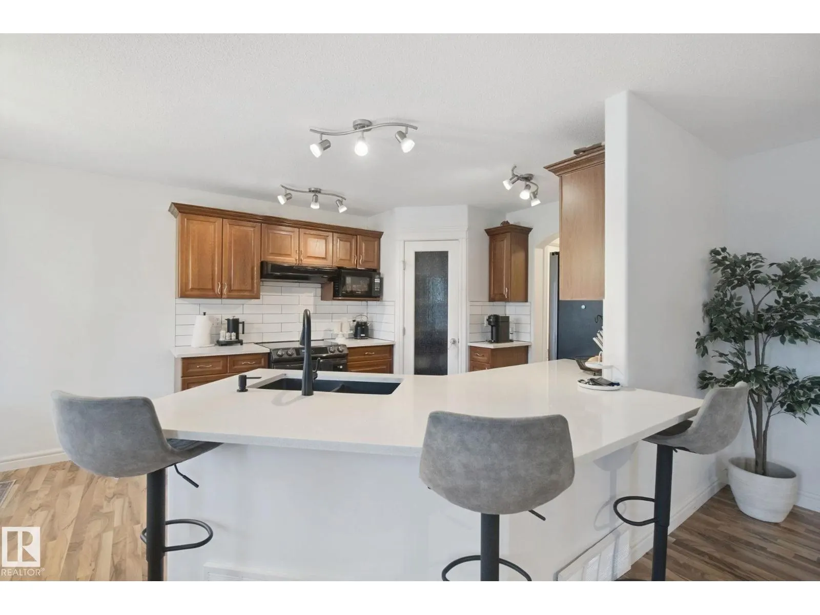 4113 158 AV NW