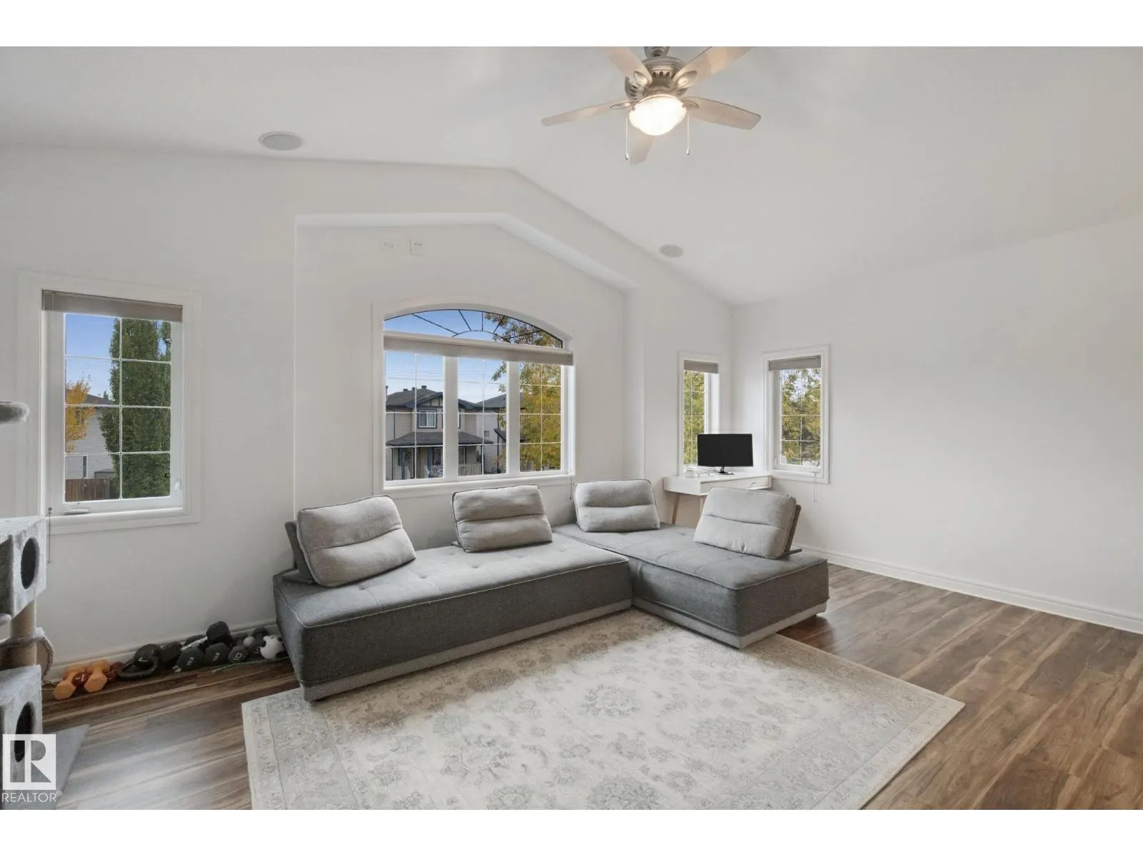 4113 158 AV NW