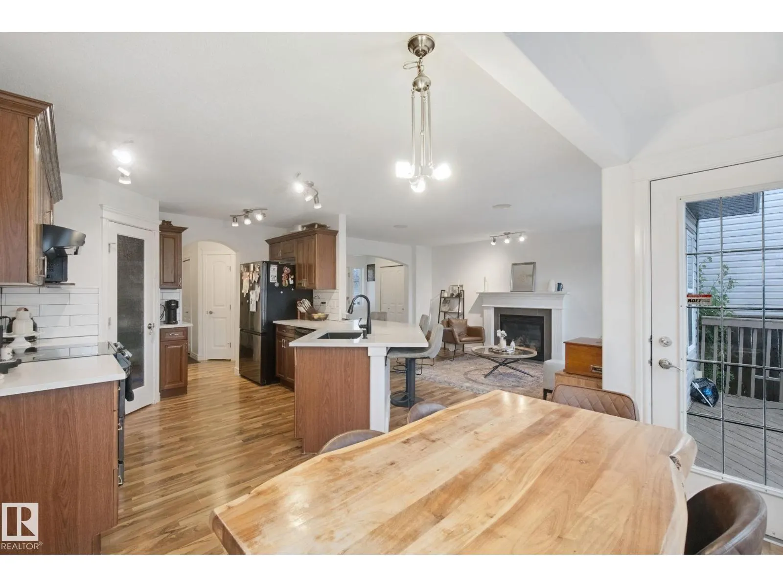 4113 158 AV NW