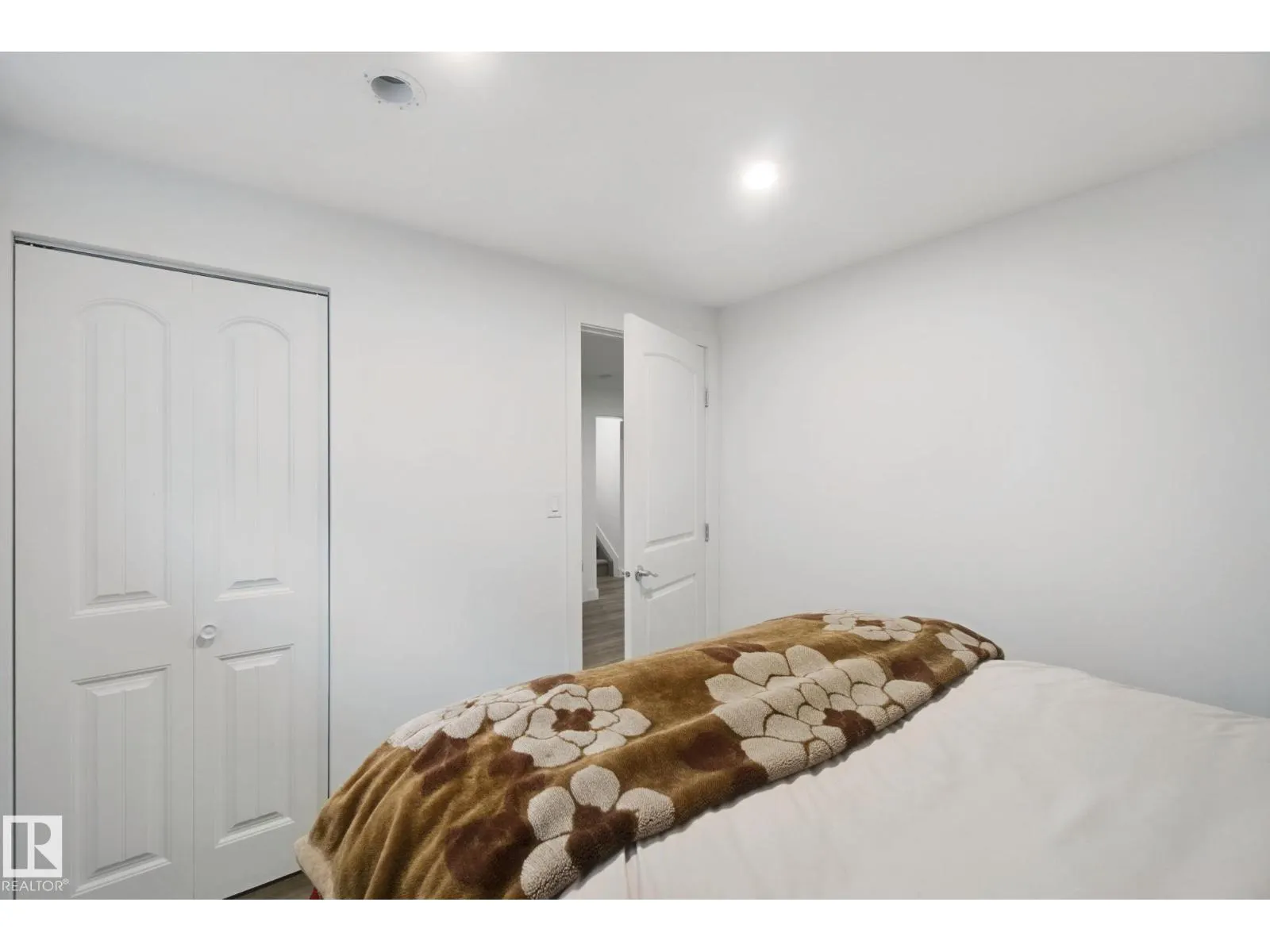 4113 158 AV NW