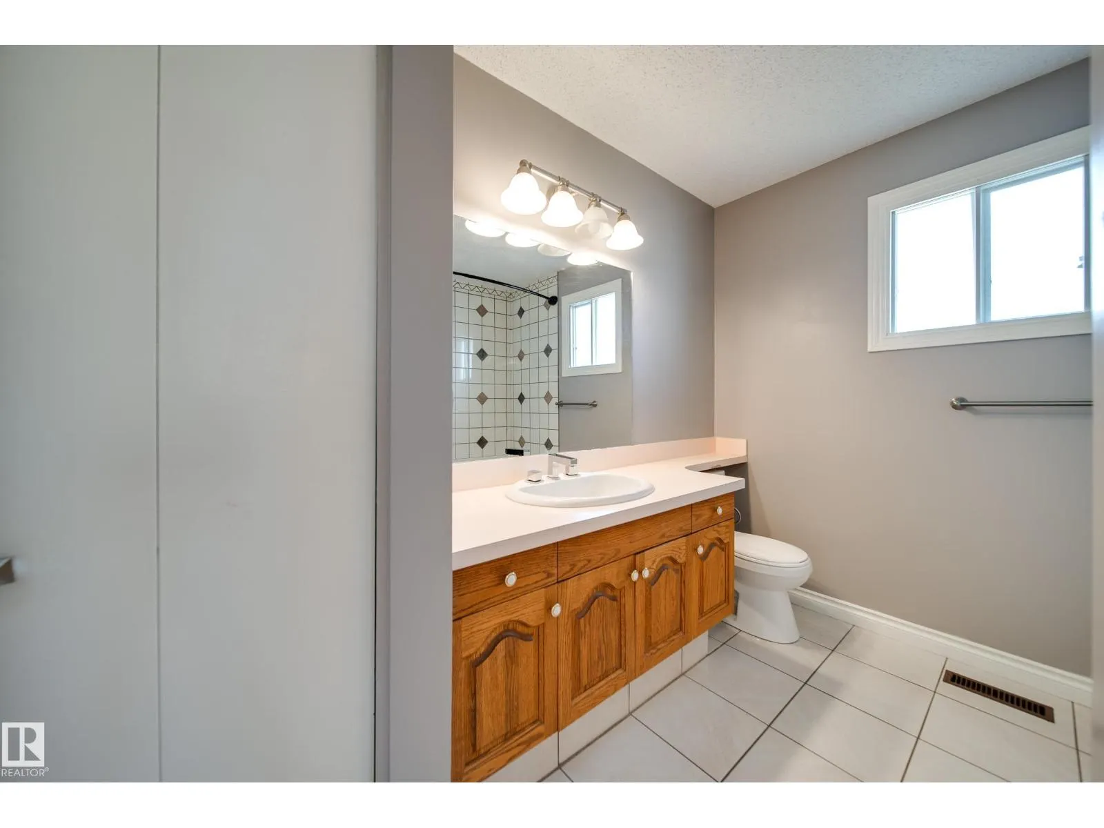 11720 158 AV NW