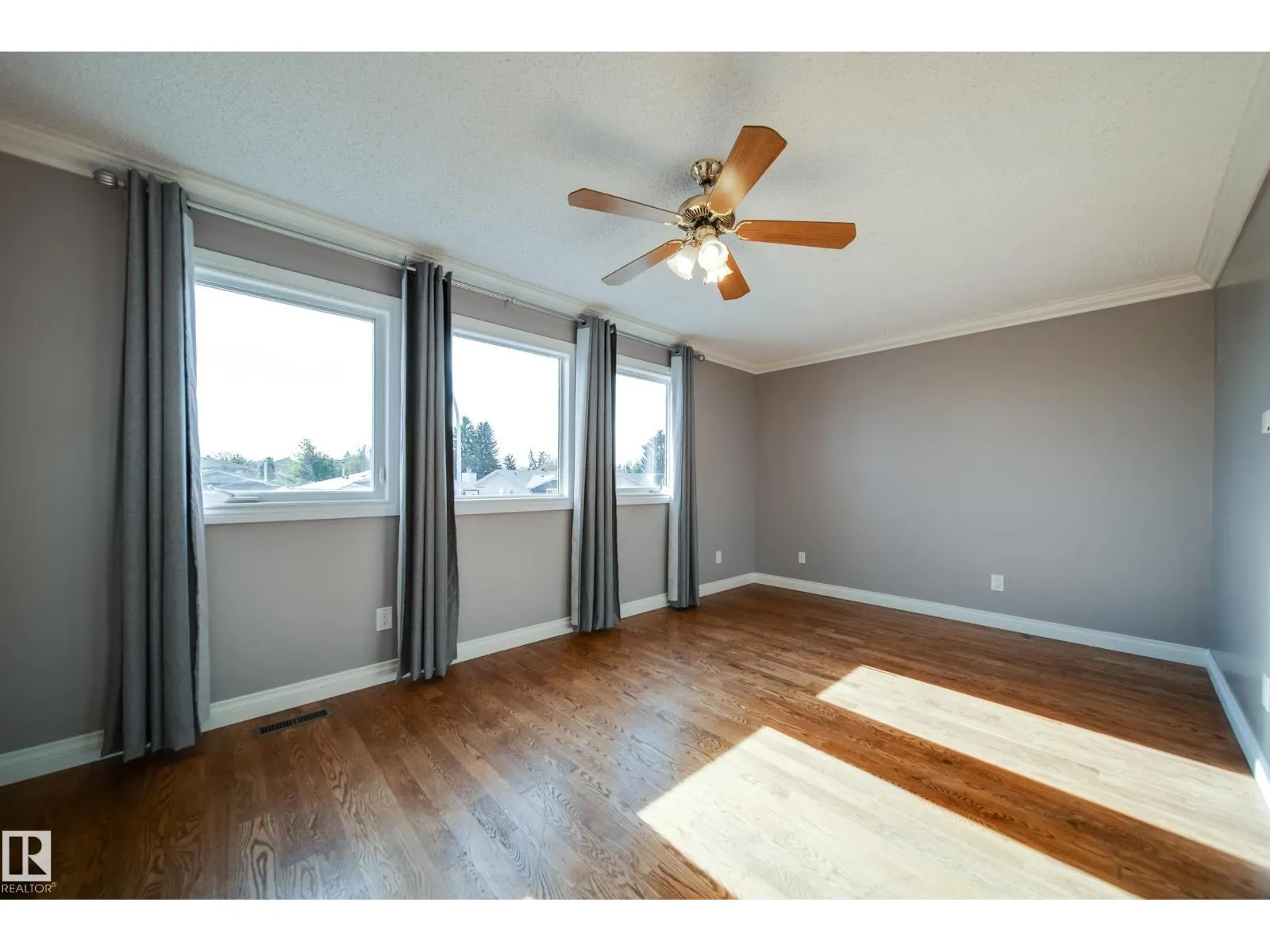 11720 158 AV NW