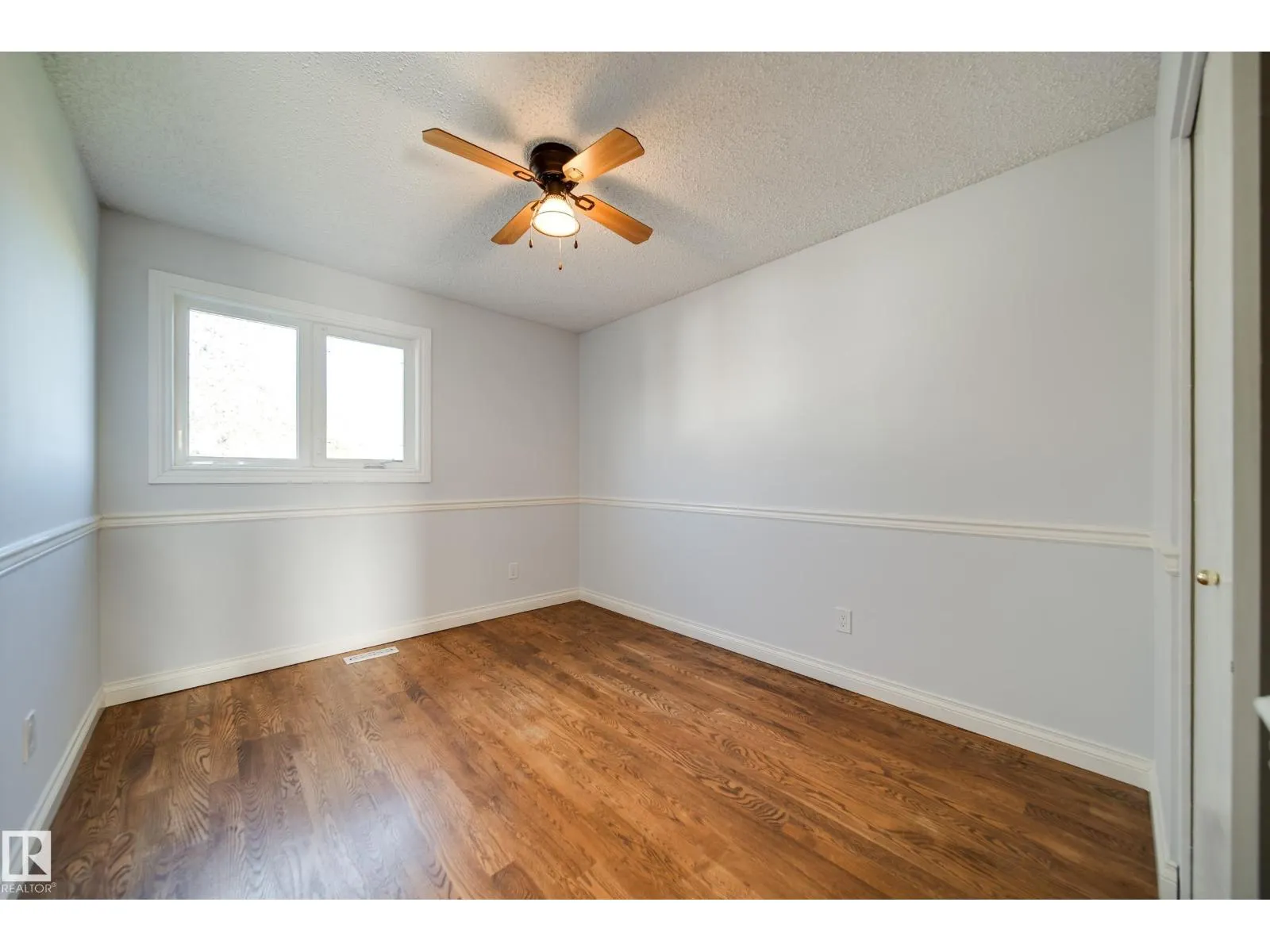 11720 158 AV NW