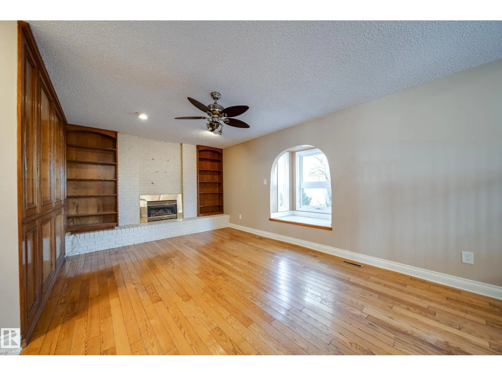 11720 158 AV NW