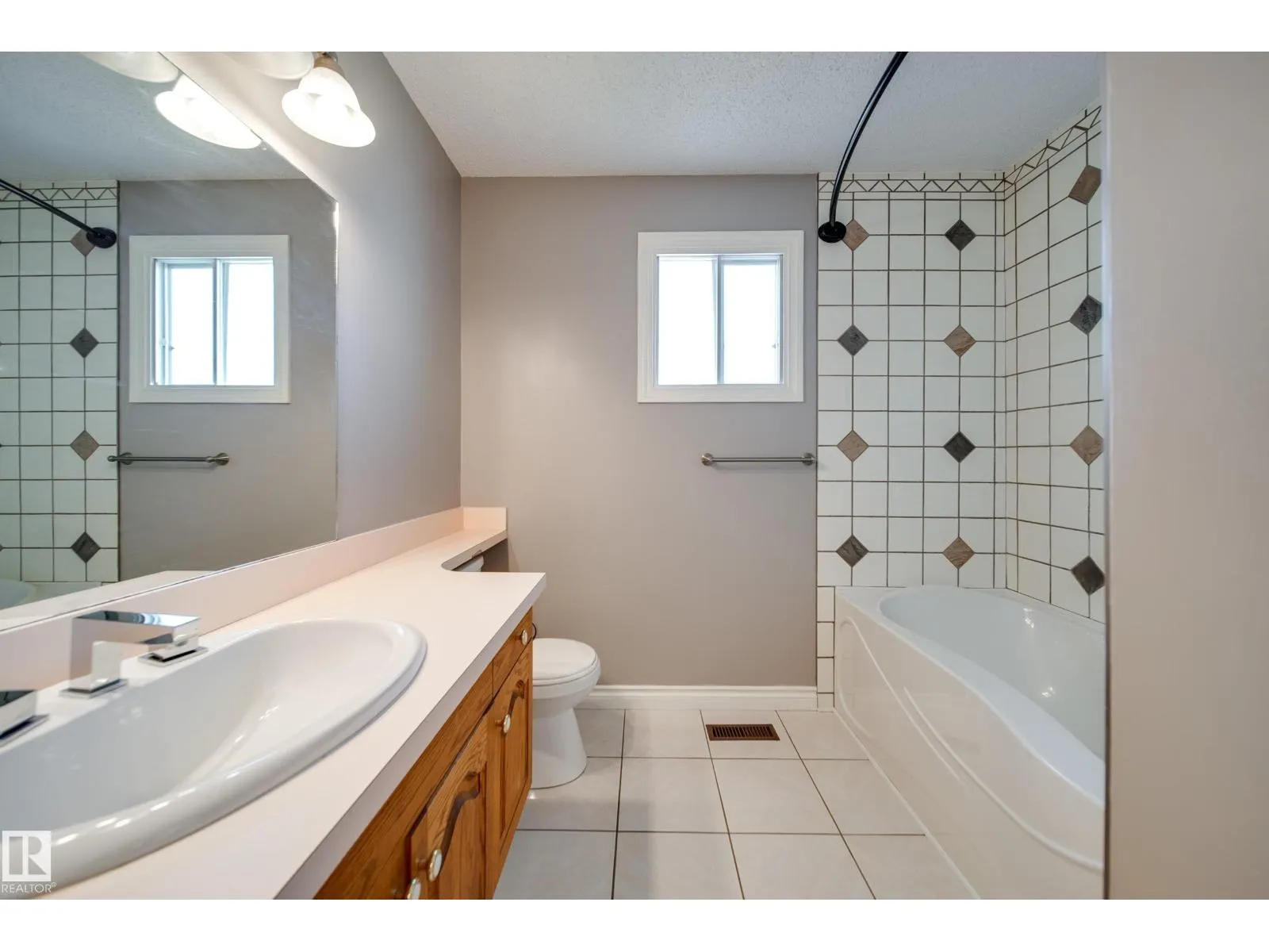 11720 158 AV NW