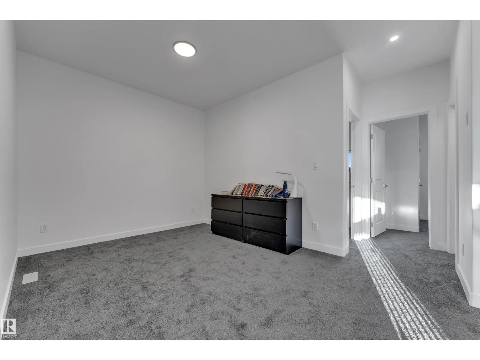 #4323 66 ST ST
