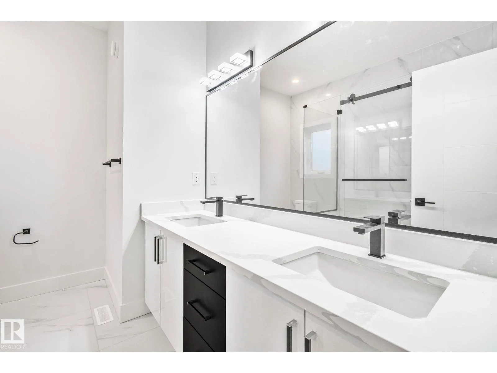 11032 128 ST NW