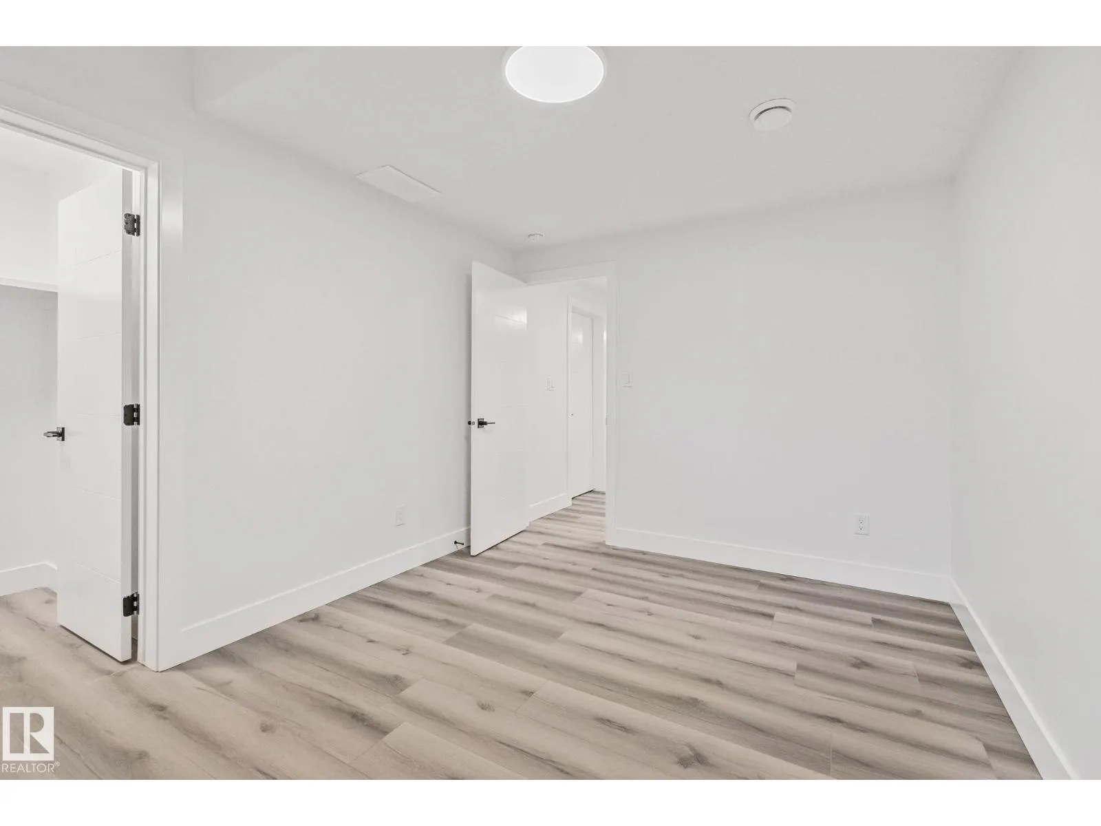 11032 128 ST NW