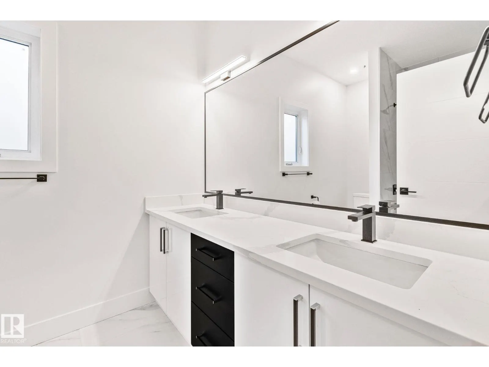 11032 128 ST NW