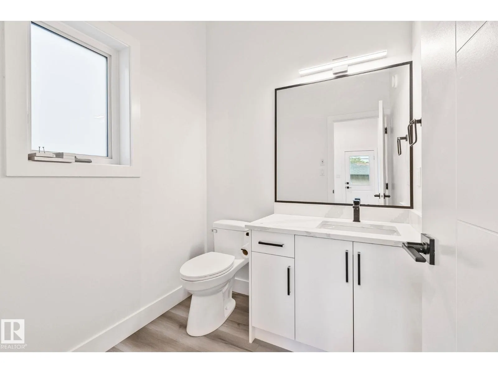 11032 128 ST NW