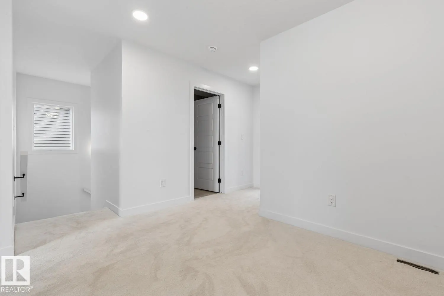 41 CALEDON CR