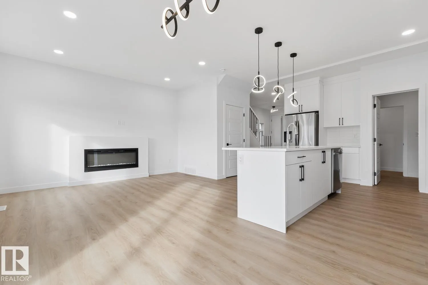 41 CALEDON CR