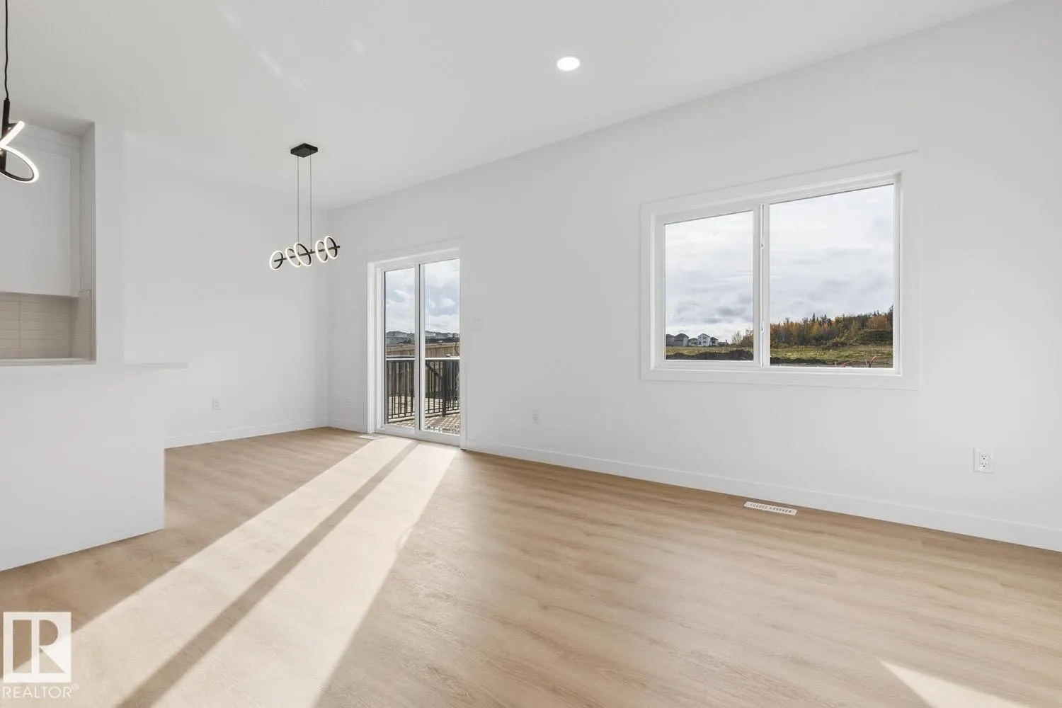 41 CALEDON CR