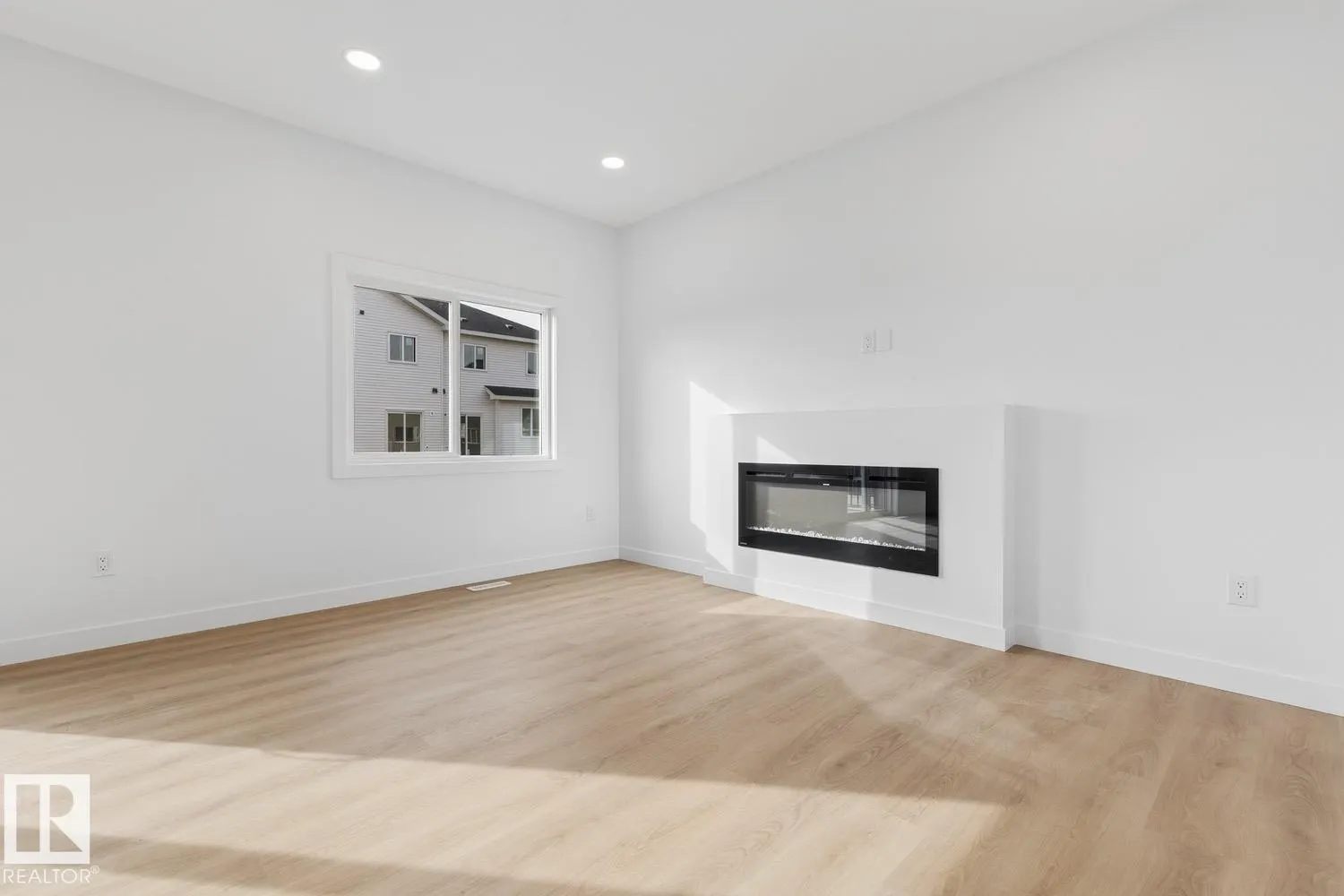 41 CALEDON CR