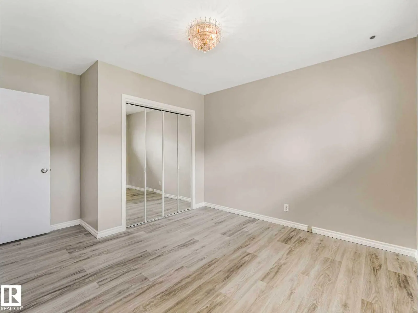 15916 88B AV NW