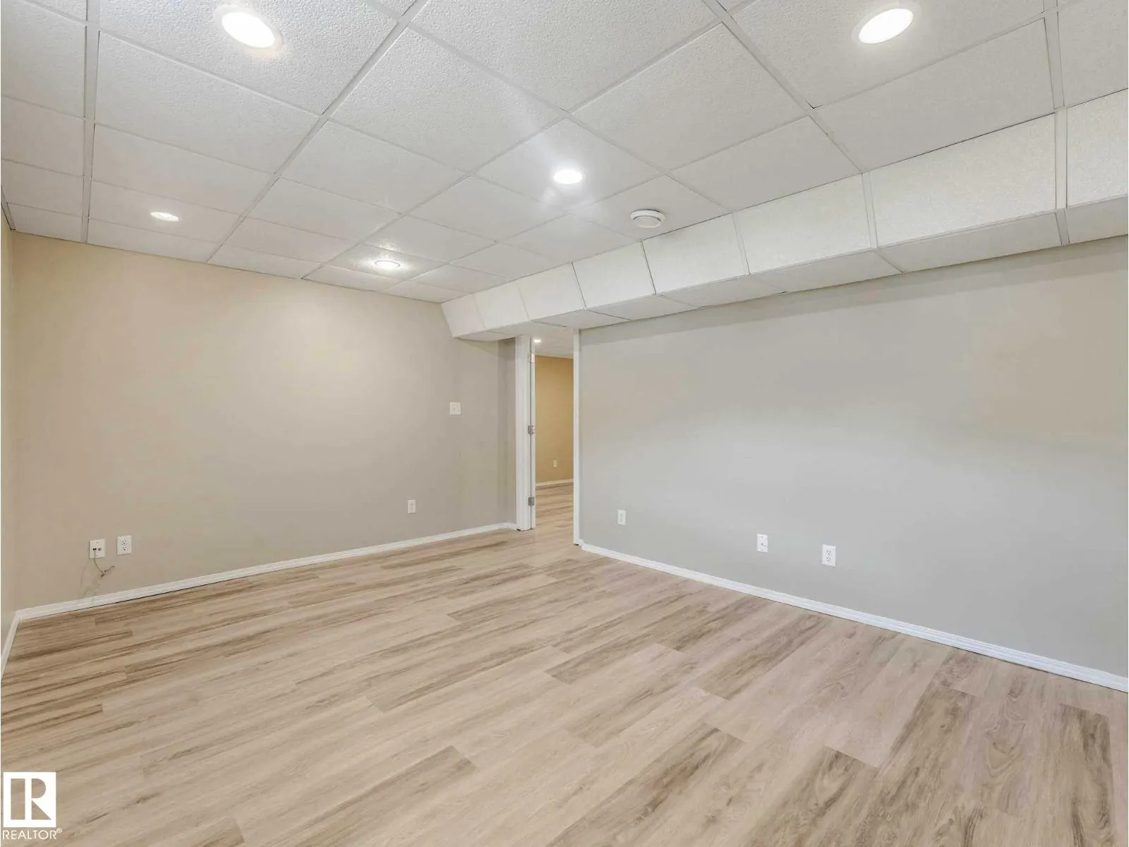 15916 88B AV NW