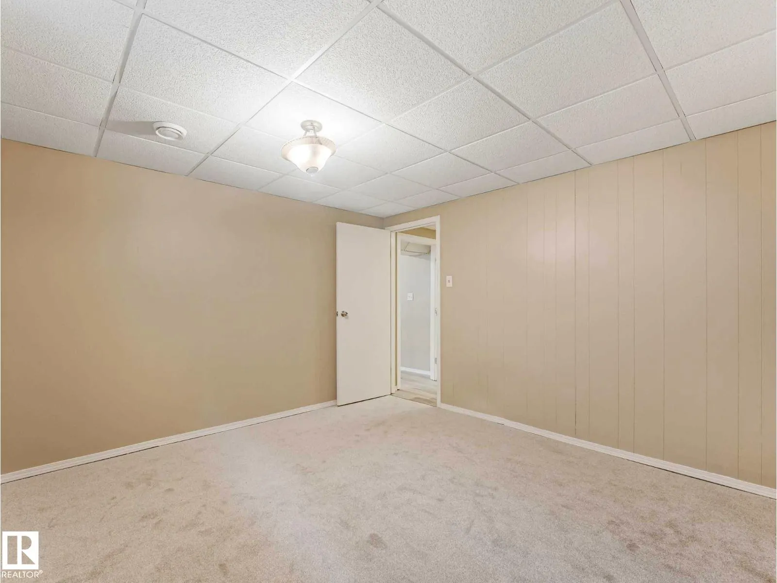 15916 88B AV NW