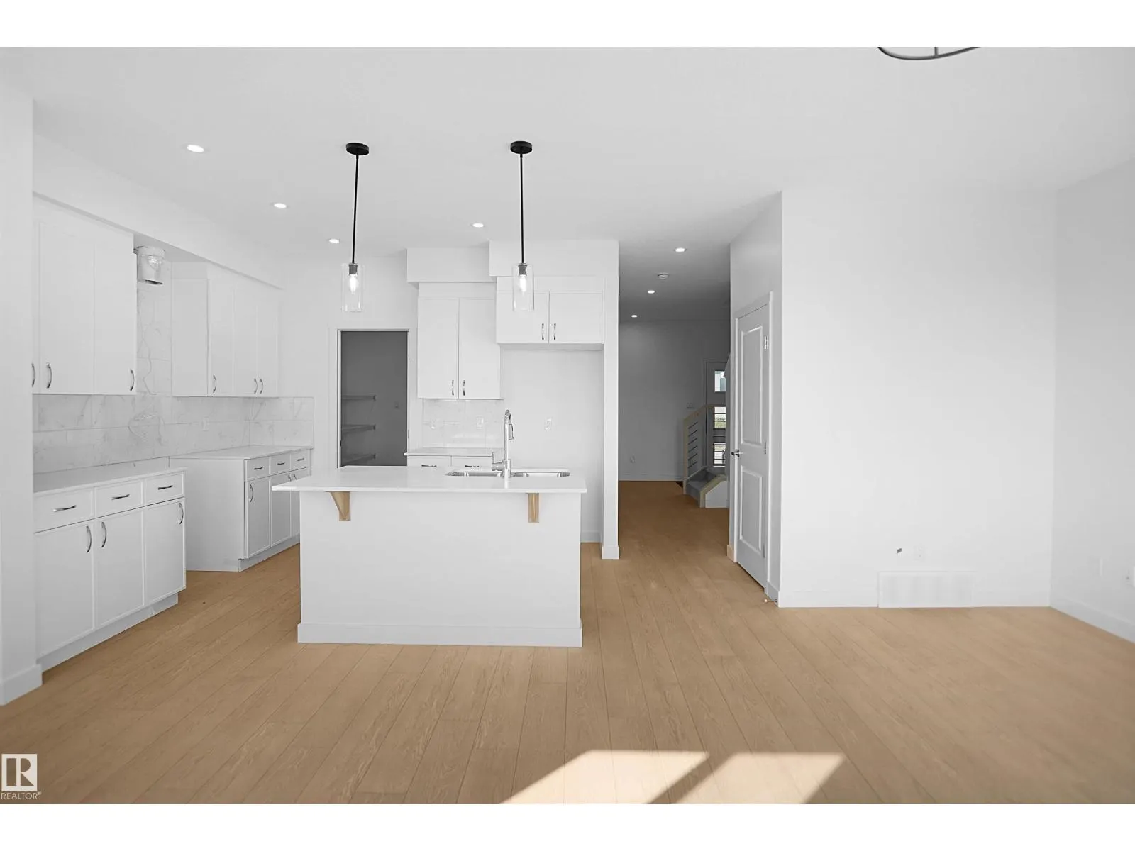 76 Legacy WY