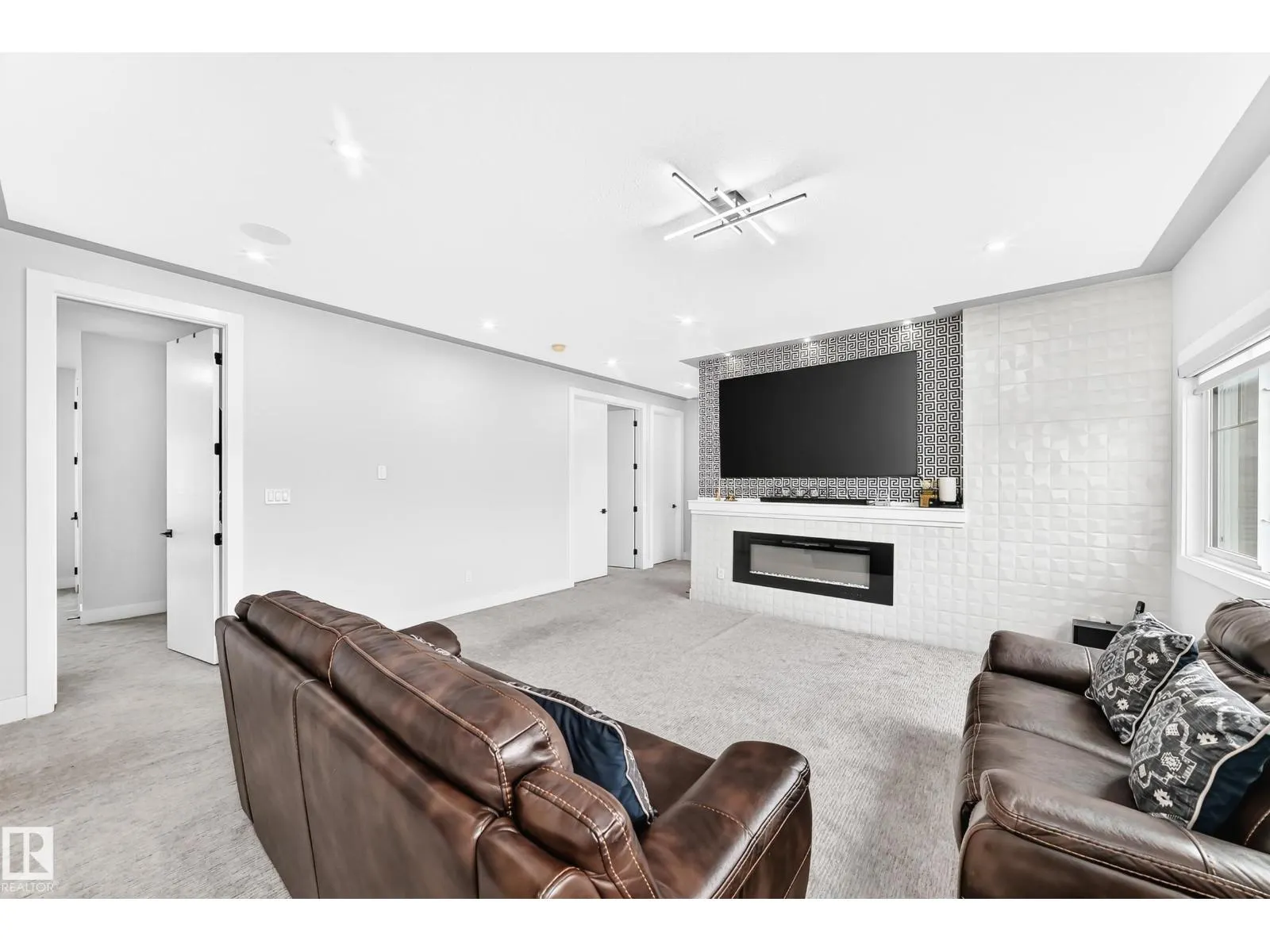 1667 ENRIGHT WY NW NW