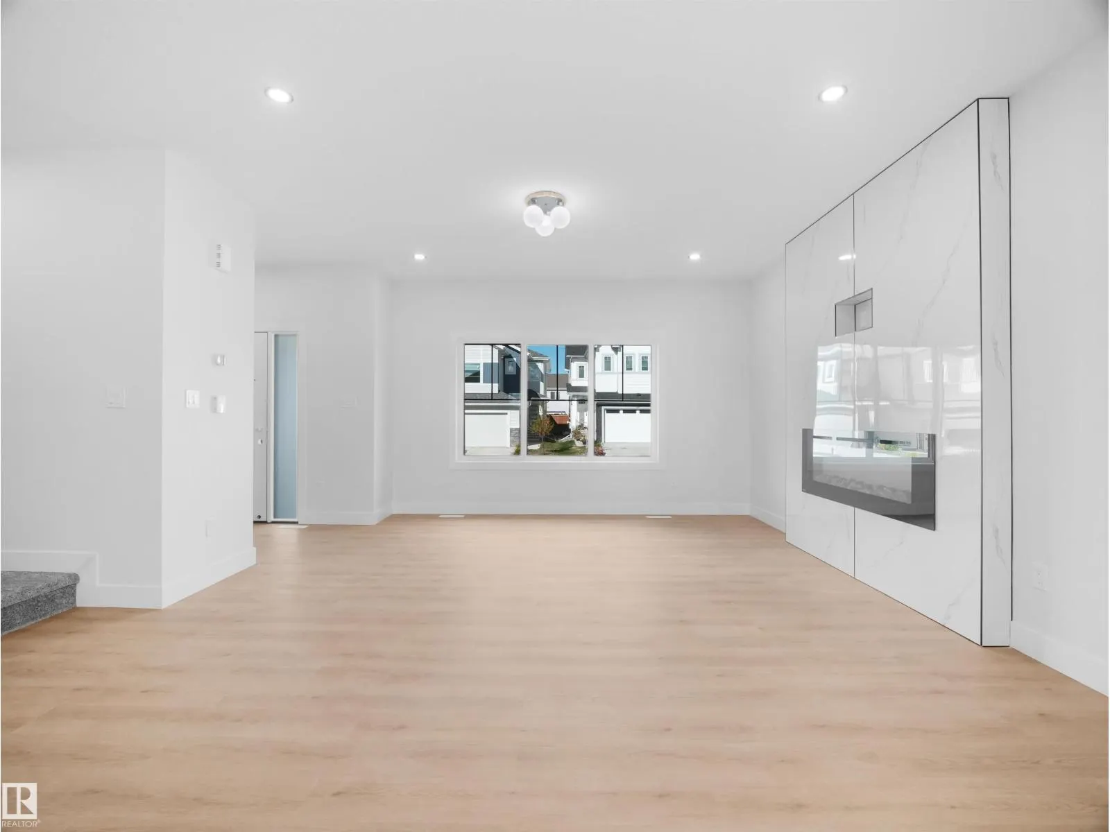 348 ROBERTS WD