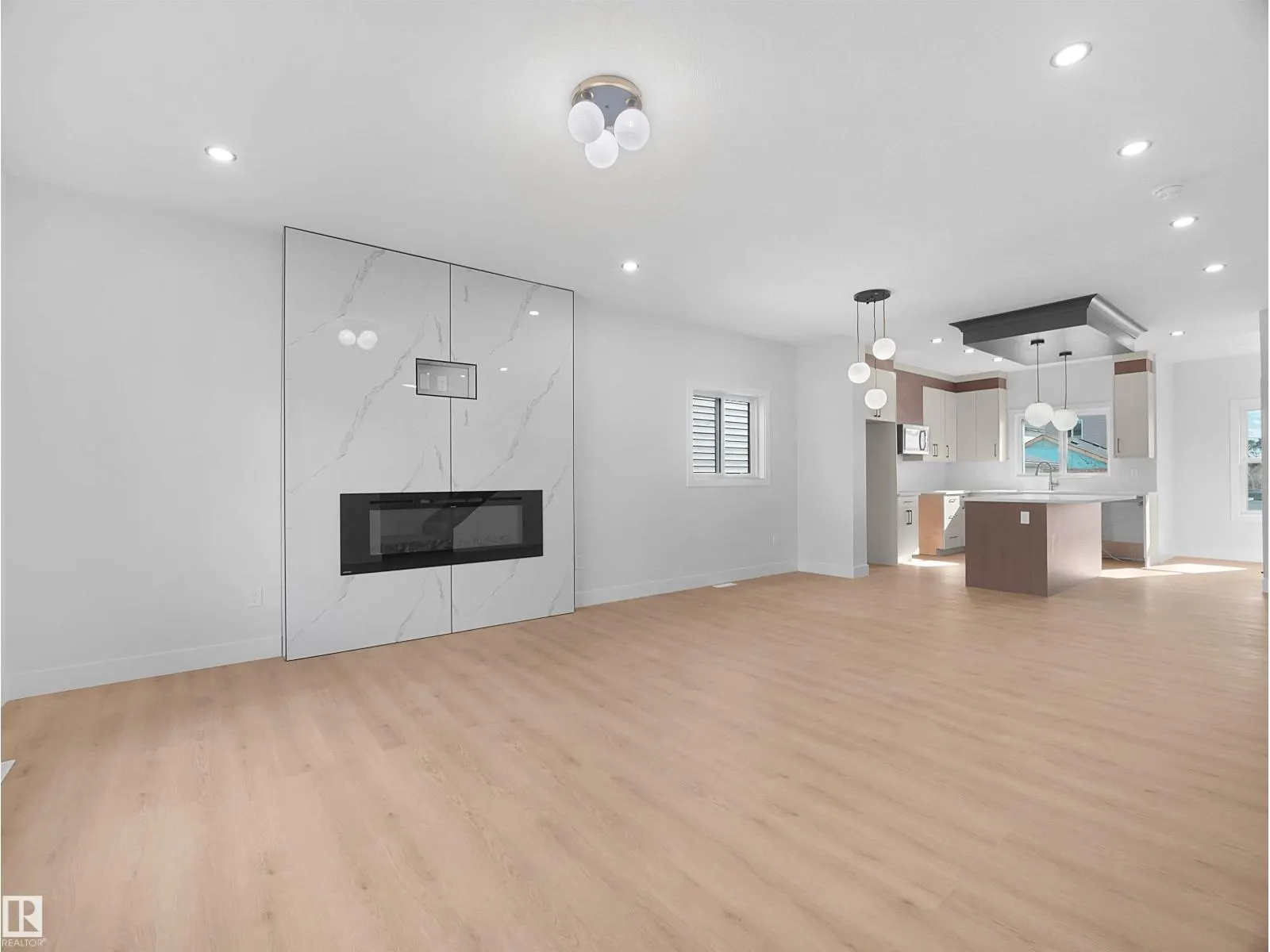348 ROBERTS WD